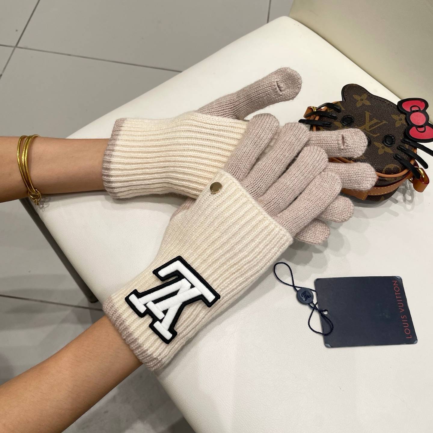 LOUIS VUITTON ルイヴィトン レディース メンズ 手袋 グローブ 本革 ウール 防寒 スマホ対応 ブラック グレー - 画像 13