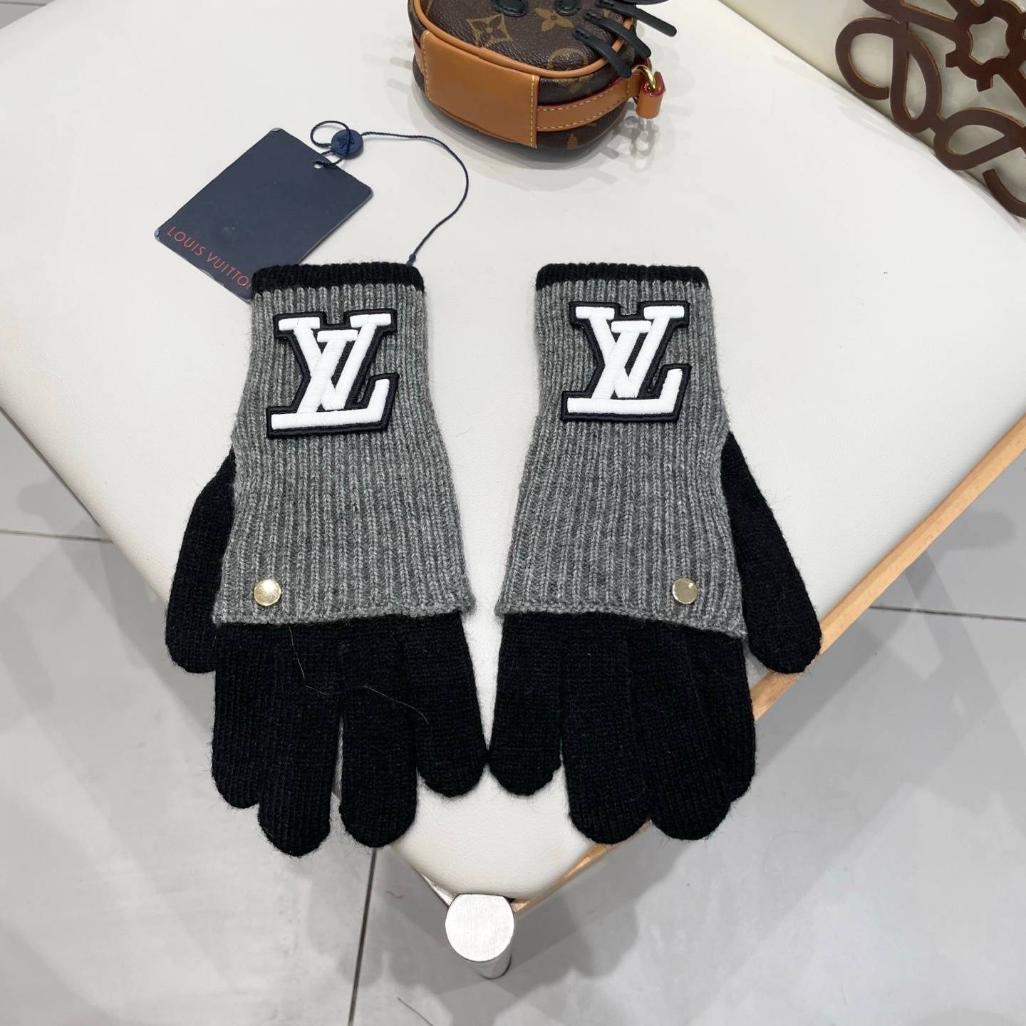 LOUIS VUITTON ルイヴィトン レディース メンズ 手袋 グローブ 本革 ウール 防寒 スマホ対応 ブラック グレー - 画像 15