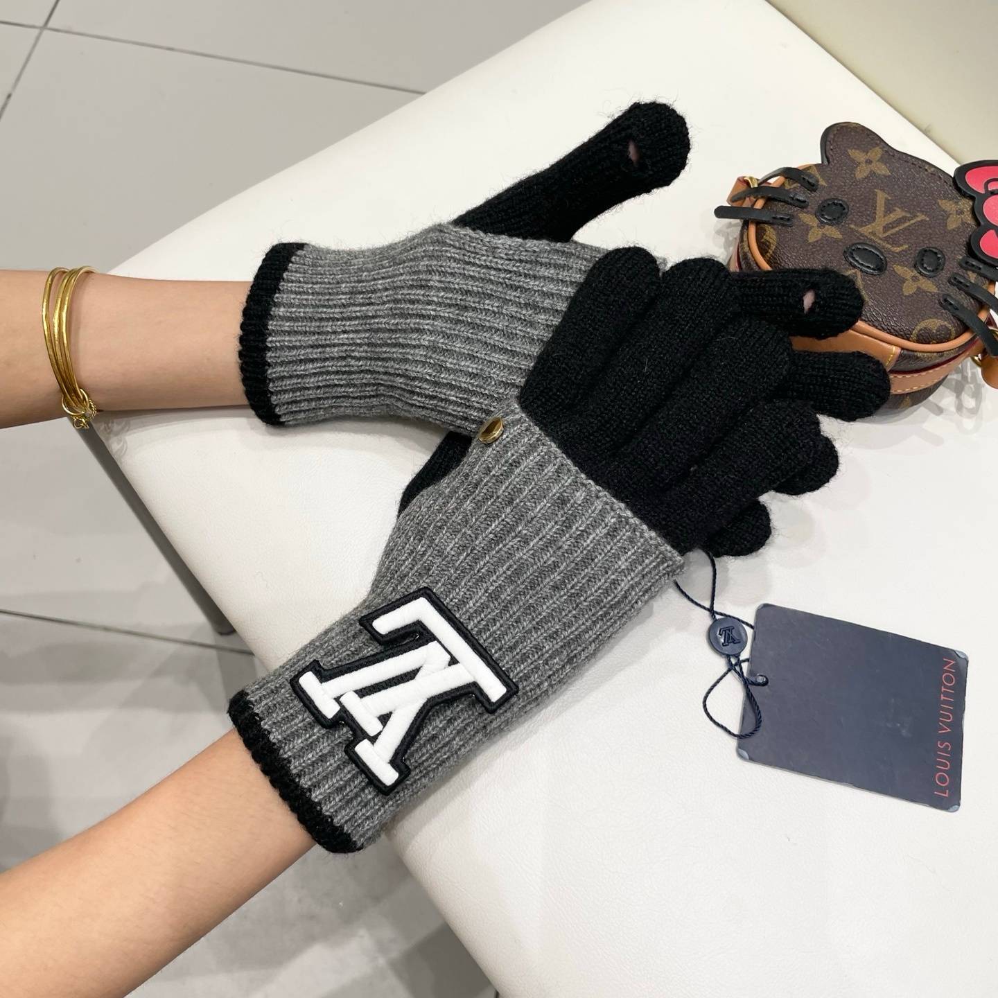 LOUIS VUITTON ルイヴィトン レディース メンズ 手袋 グローブ 本革 ウール 防寒 スマホ対応 ブラック グレー - 画像 16