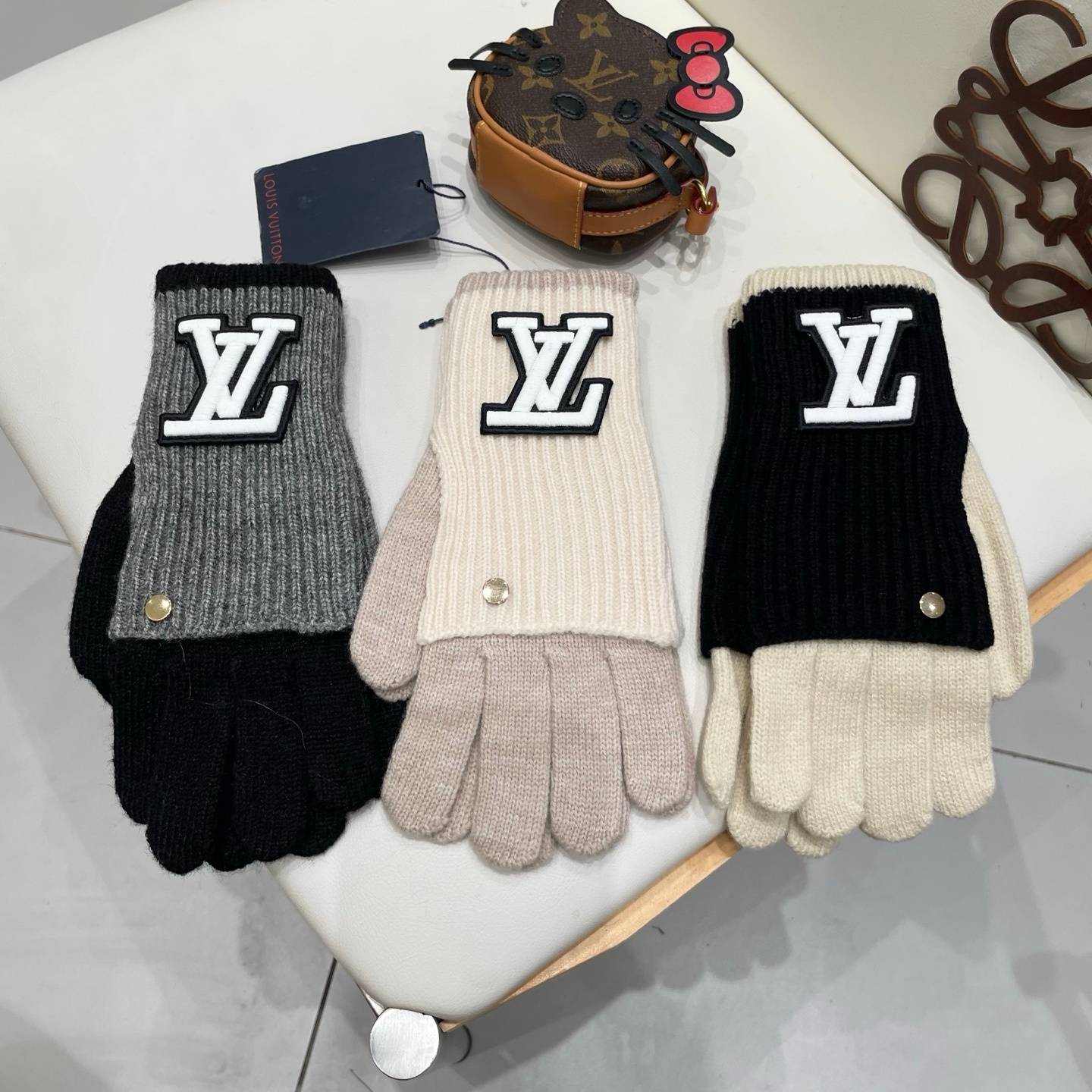 LOUIS VUITTON ルイヴィトン レディース メンズ 手袋 グローブ 本革 ウール 防寒 スマホ対応 ブラック グレー - 画像 17