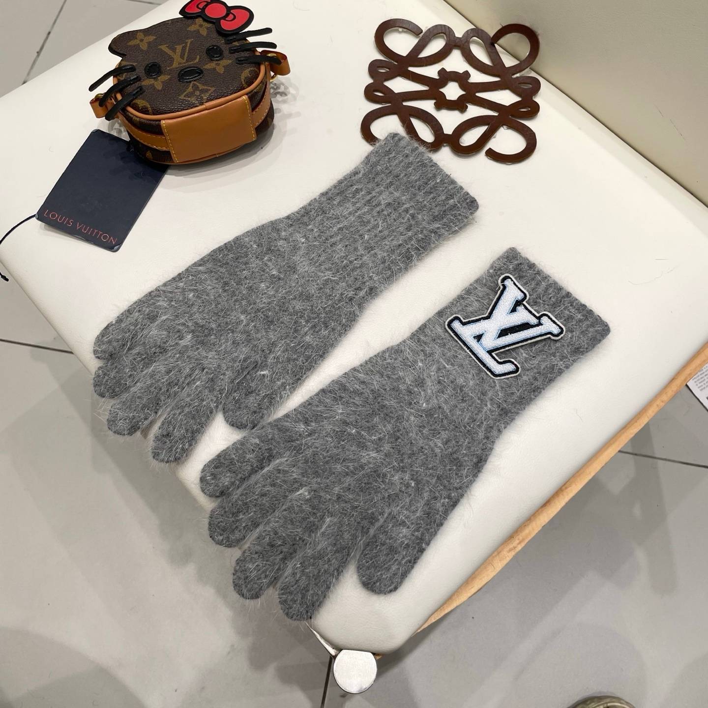 LOUIS VUITTON ルイヴィトン レディース メンズ 手袋 グローブ 本革 ウール 防寒 スマホ対応 ブラック グレー - 画像 18