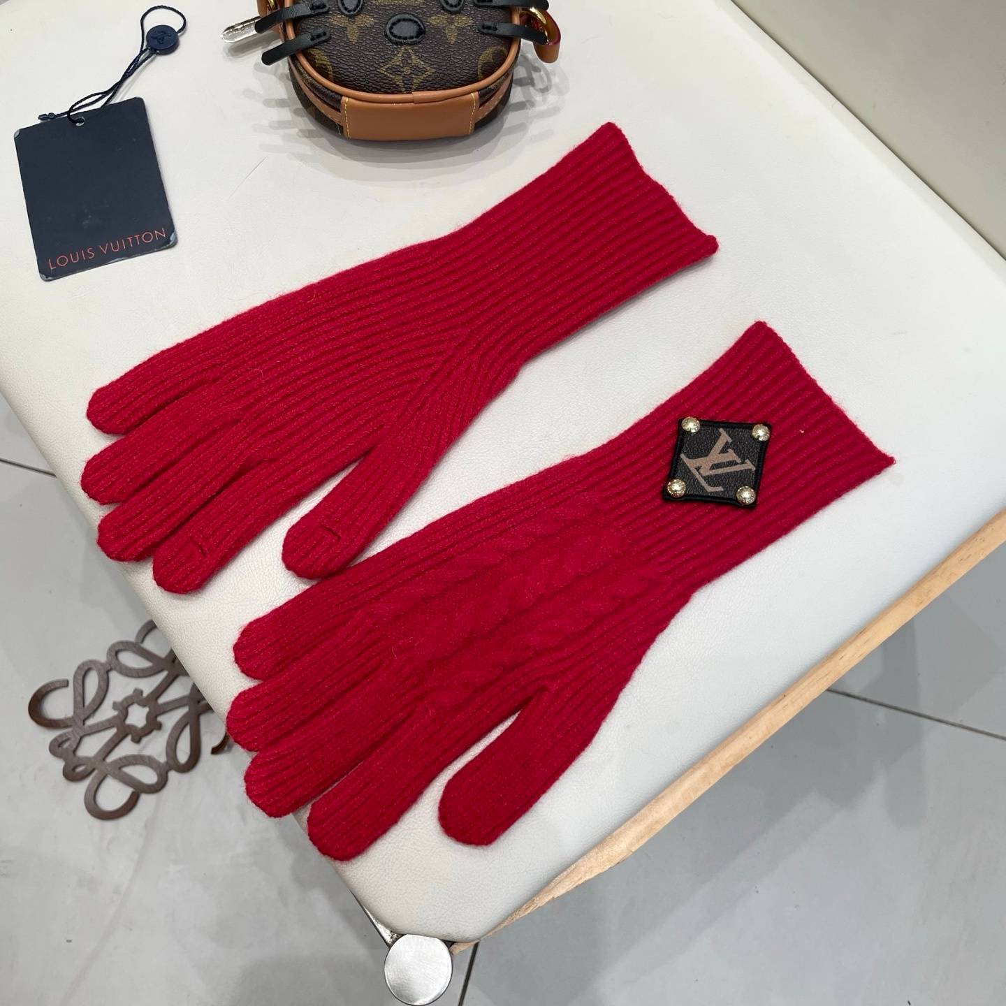 Louis Vuitton ルイヴィトン ニット手袋 高級 防寒 レッド