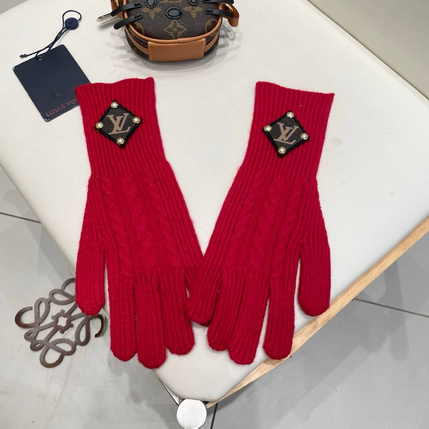 Louis Vuitton ルイヴィトン ニット手袋 高級 防寒 レッド - 画像 2