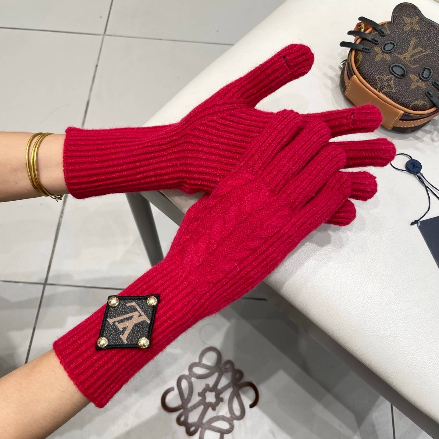 Louis Vuitton ルイヴィトン ニット手袋 高級 防寒 レッド - 画像 3