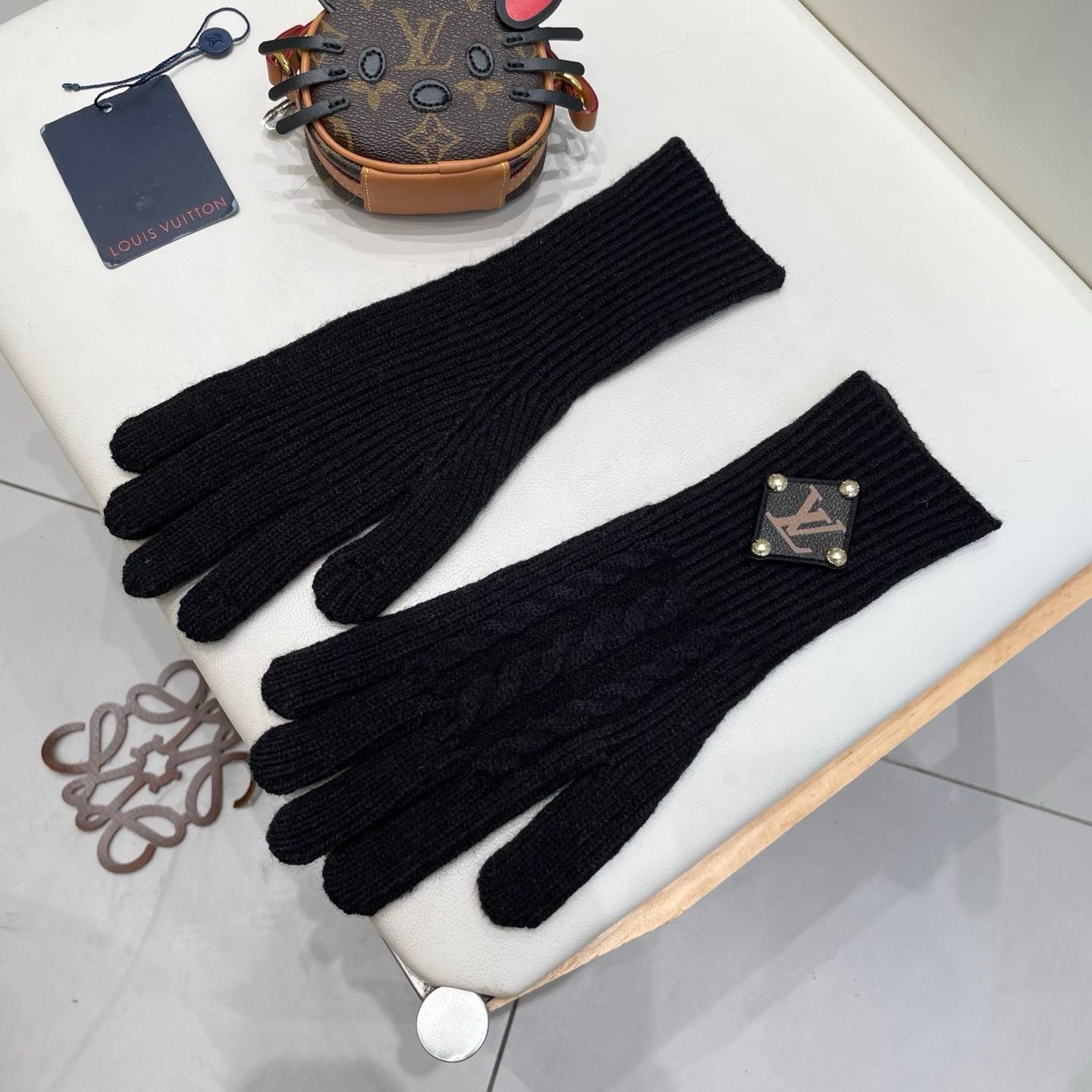 Louis Vuitton ルイヴィトン ニット手袋 高級 防寒 レッド - 画像 4