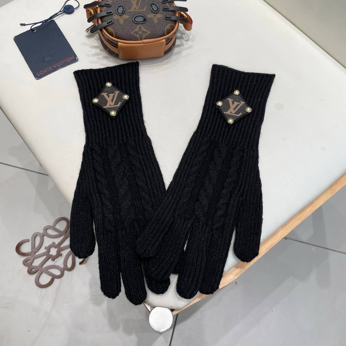 Louis Vuitton ルイヴィトン ニット手袋 高級 防寒 レッド - 画像 5