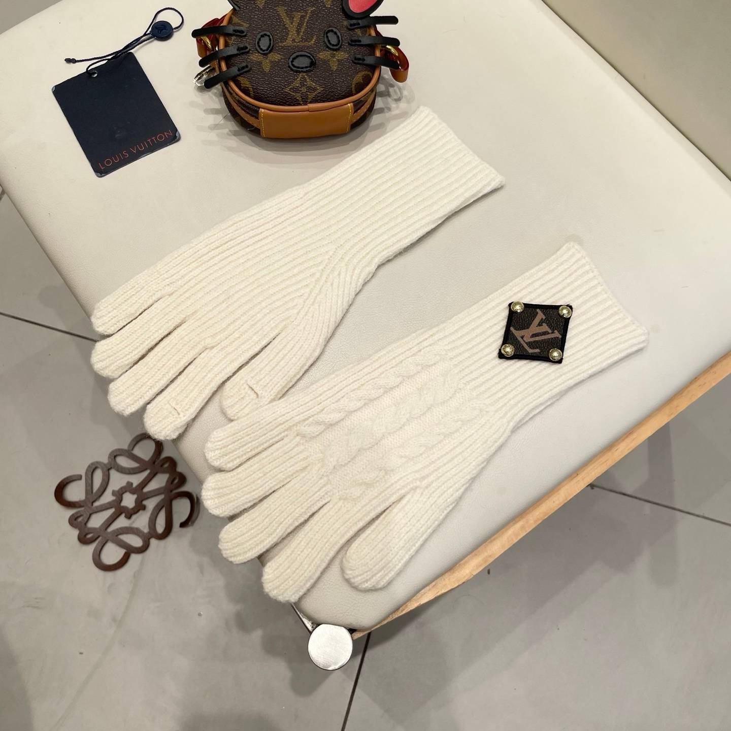LV ルイヴィトン ニット手袋 本革 タッチパネル対応 保温 おしゃれ ブラック