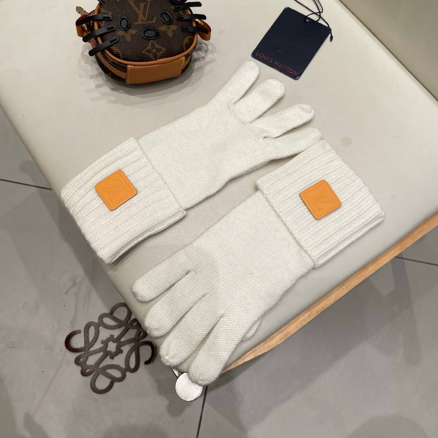 Louis Vuitton ルイ ヴィトン 手袋 秋冬 防寒 ニット ブラック ホワイト ギフト - 画像 4