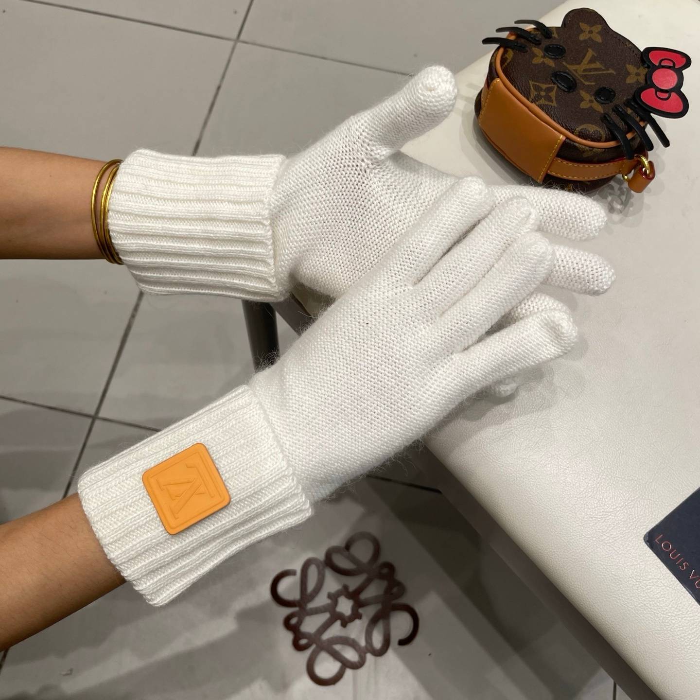 Louis Vuitton ルイ ヴィトン 手袋 秋冬 防寒 ニット ブラック ホワイト ギフト - 画像 6