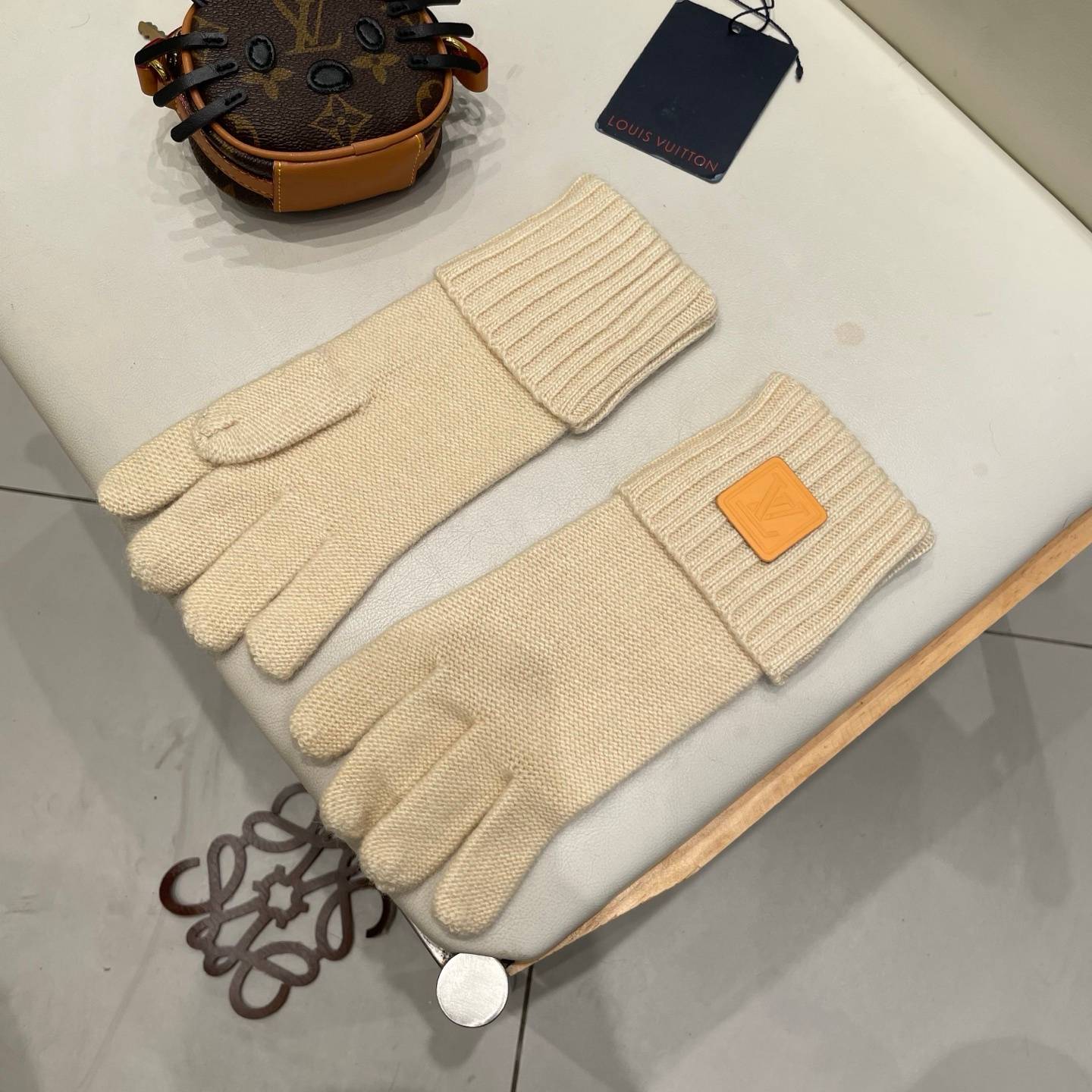 Louis Vuitton ルイ ヴィトン 手袋 秋冬 防寒 ニット ブラック ホワイト ギフト - 画像 10