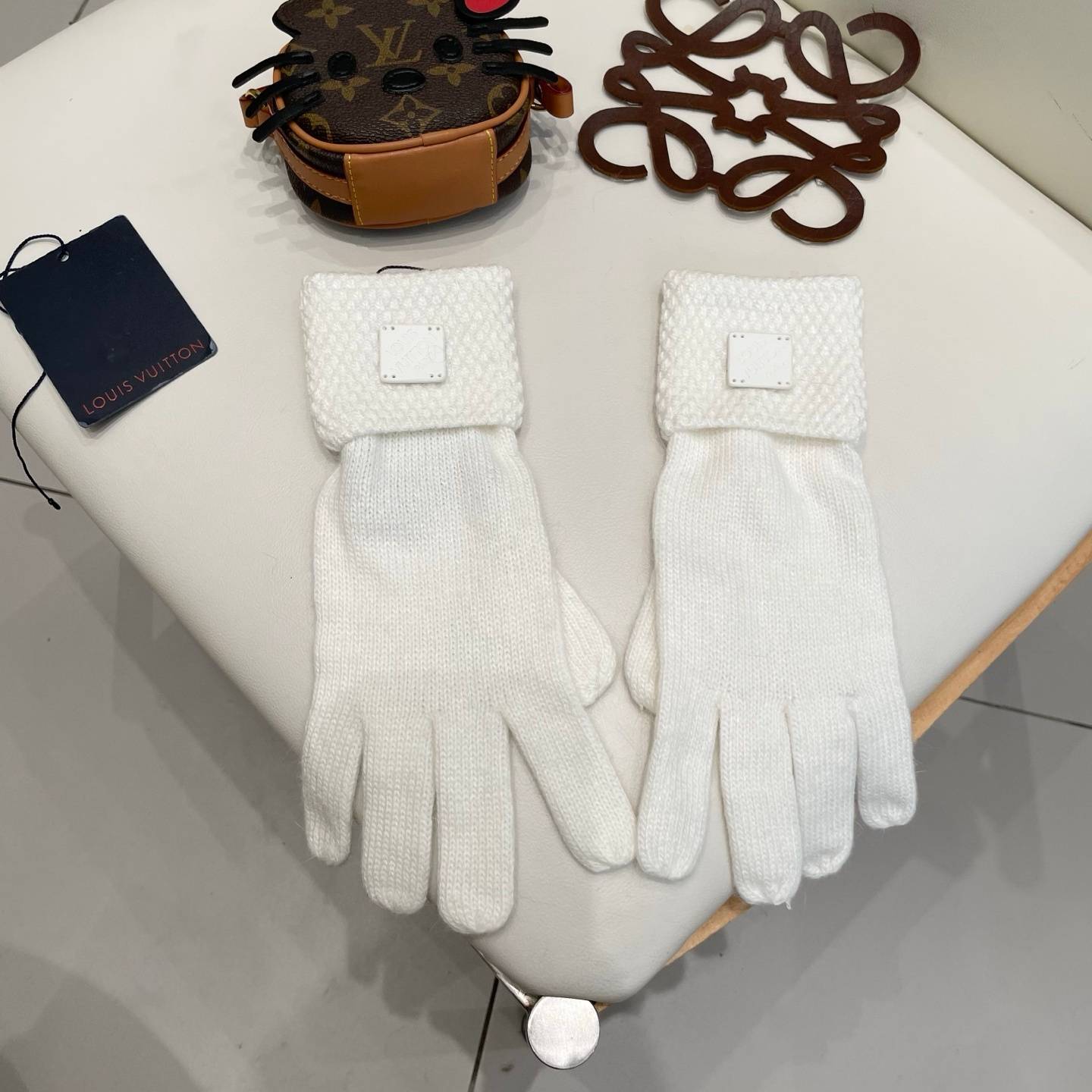 Louis Vuitton ルイ ヴィトン 手袋 秋冬 防寒 ニット ブラック ホワイト ギフト - 画像 15