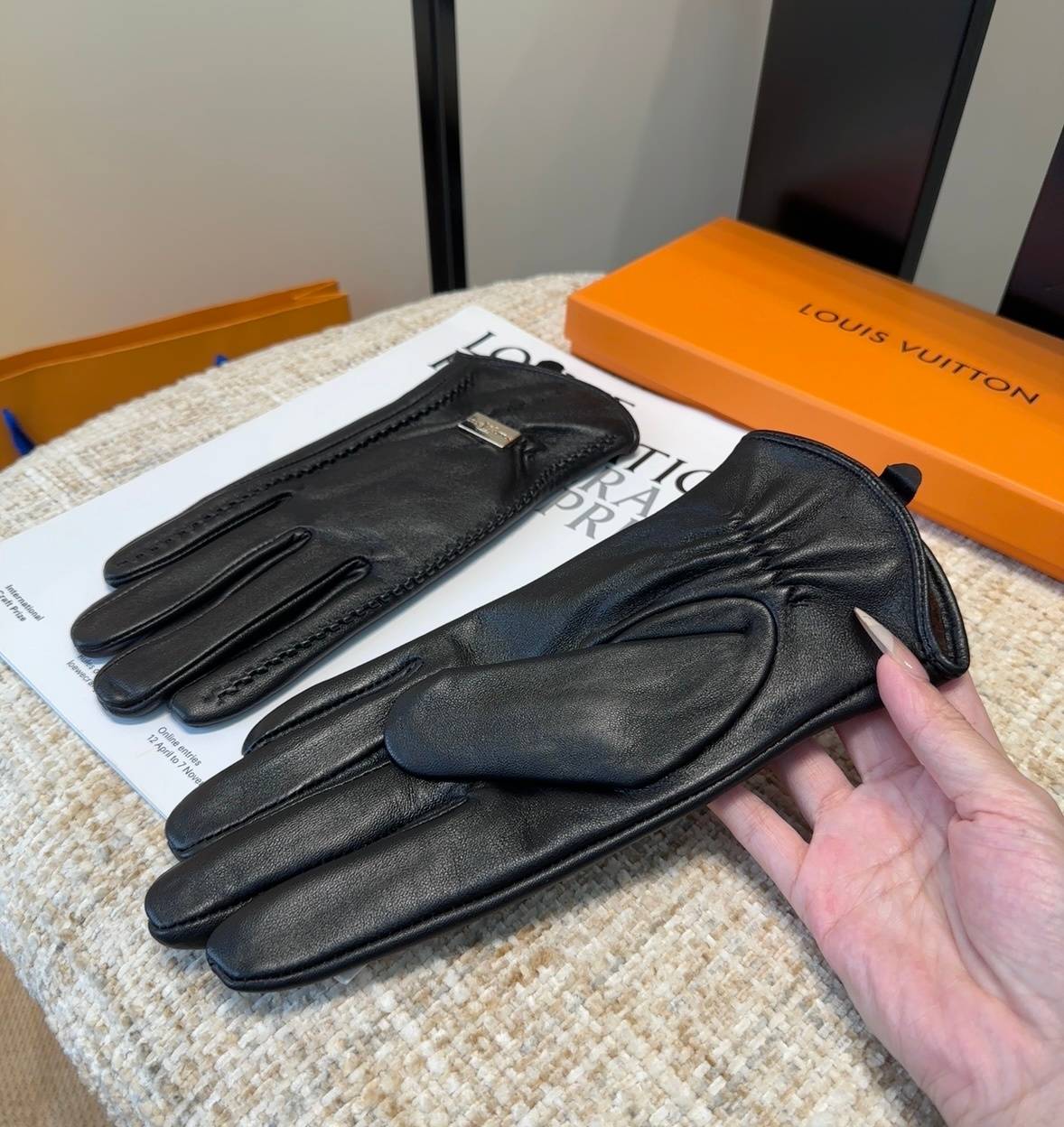 LOUIS VUITTON ルイ ヴィトン レザー手袋 本革 グローブ 冬 防寒 通勤 ブラック - 画像 4