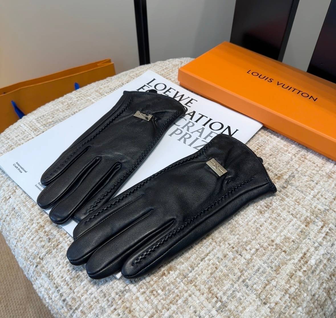 LOUIS VUITTON ルイ ヴィトン レザー手袋 本革 グローブ 冬 防寒 通勤 ブラック - 画像 5