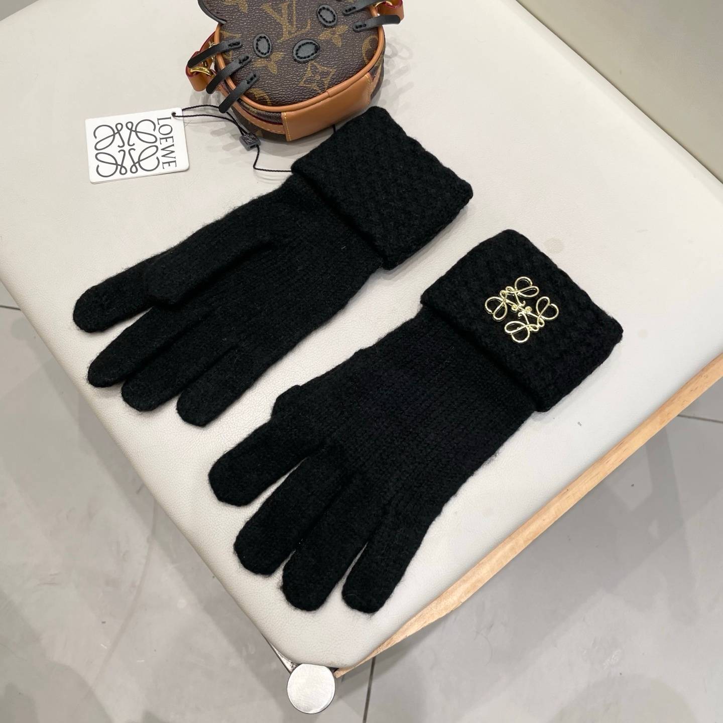 LOEWE ロエベ グローブ レディース 革手袋 本革 スマホ対応 保温 プレゼント ベージュ - 画像 4