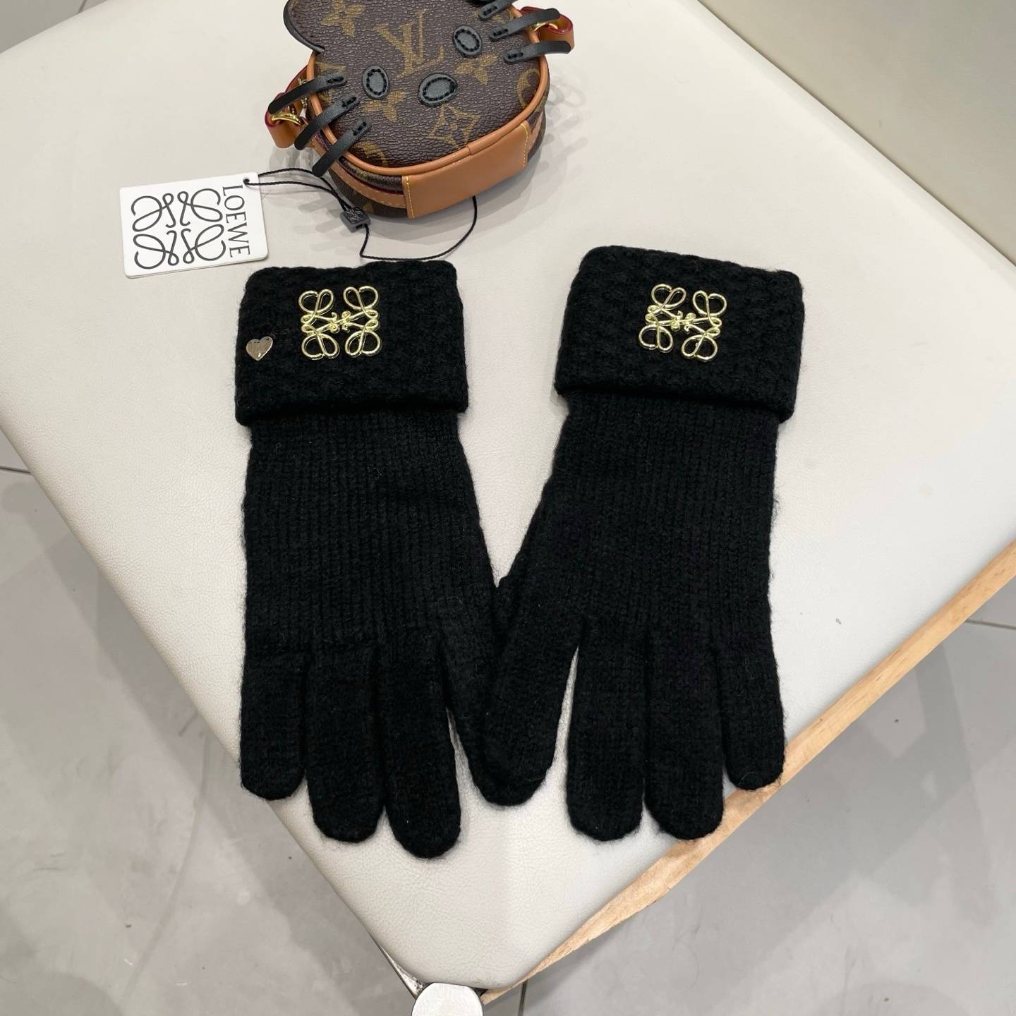 LOEWE ロエベ グローブ レディース 革手袋 本革 スマホ対応 保温 プレゼント ベージュ - 画像 5