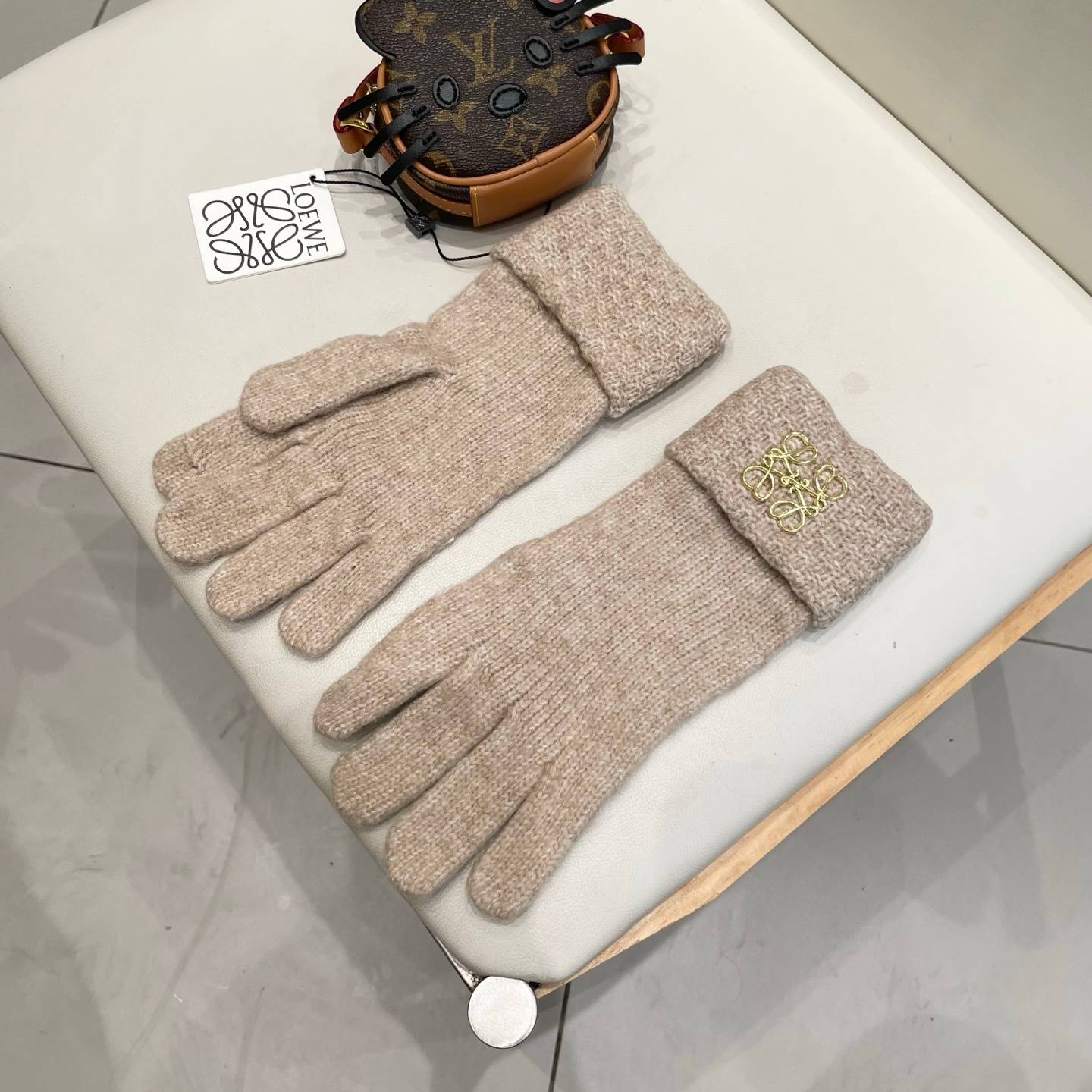 LOEWE ロエベ グローブ レディース 革手袋 本革 スマホ対応 保温 プレゼント ベージュ - 画像 10