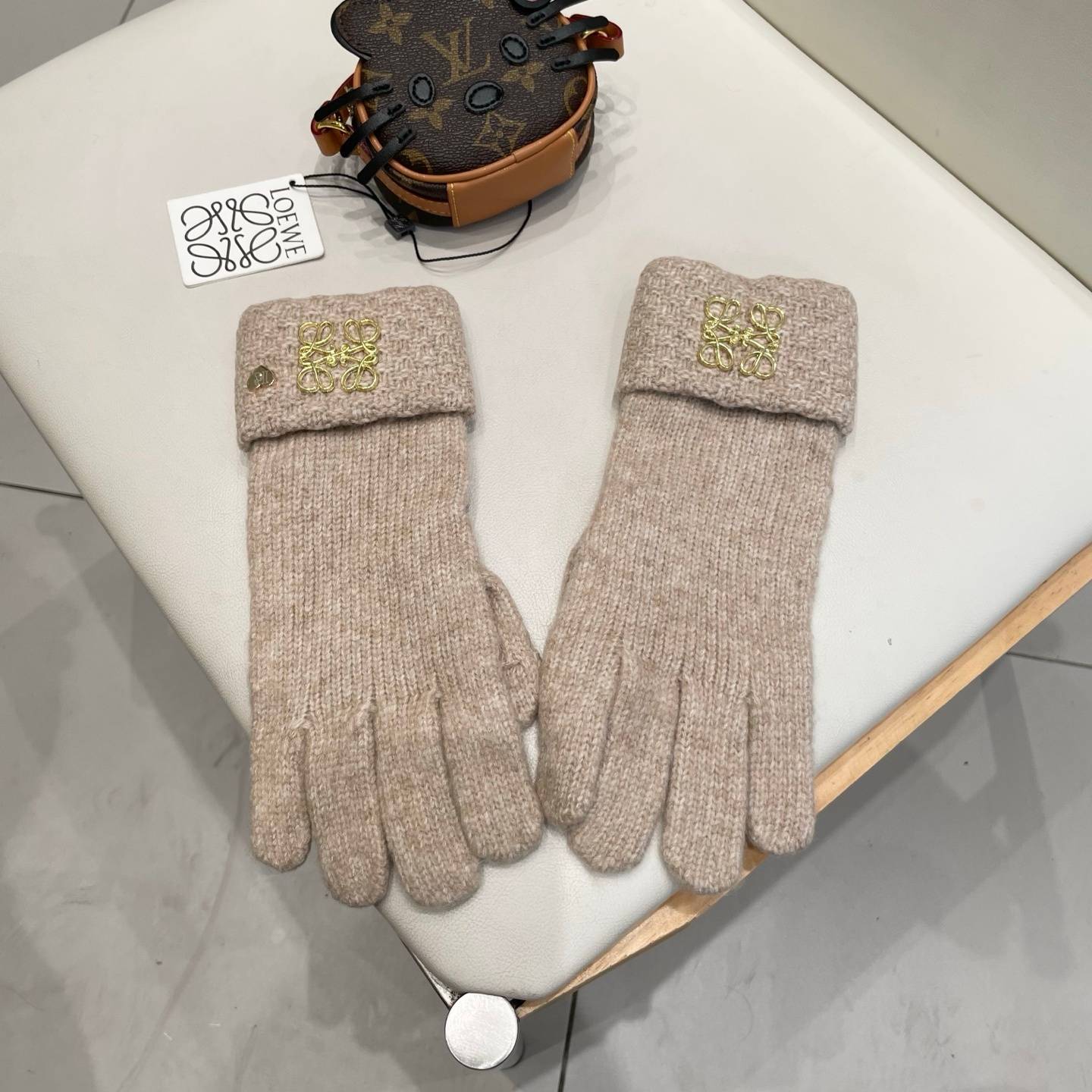LOEWE ロエベ グローブ レディース 革手袋 本革 スマホ対応 保温 プレゼント ベージュ - 画像 11