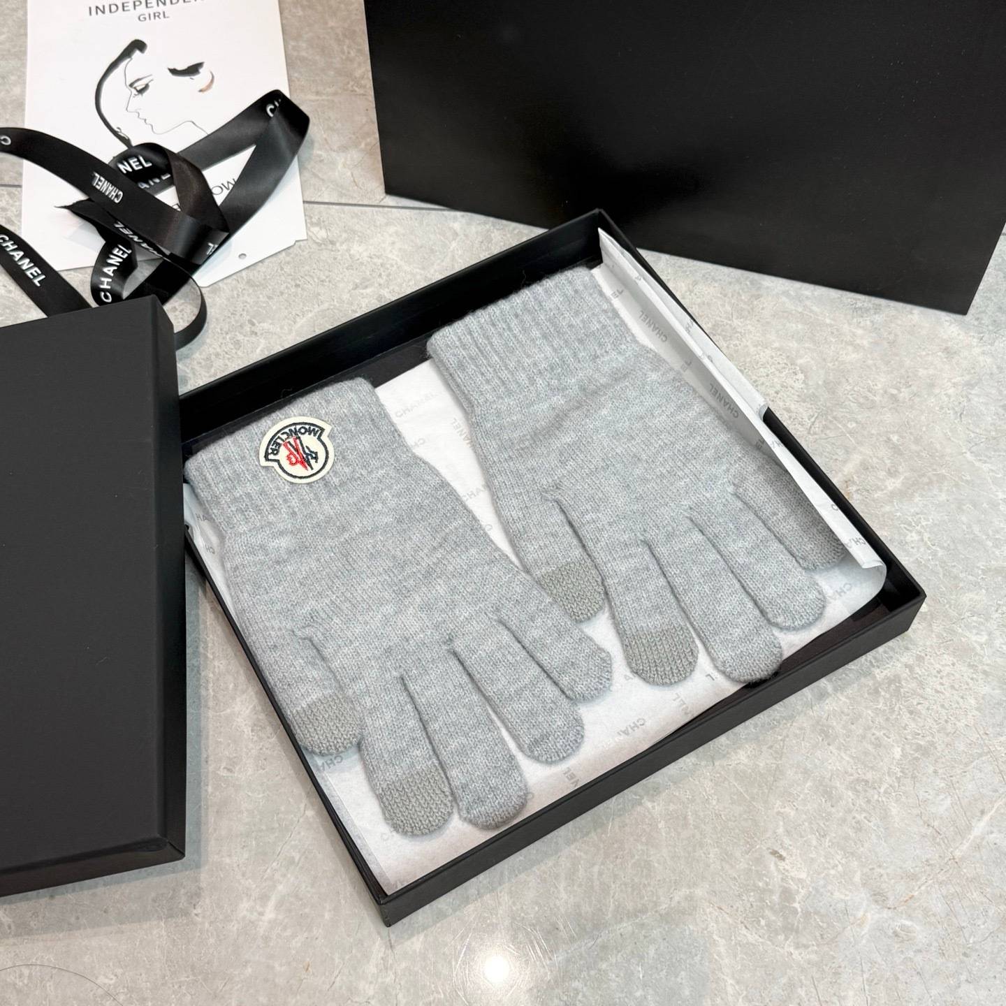 MONCLER モンクレール 手袋 ニット 防寒 保温 スマホ対応 グローブ 秋冬 ギフト グレー ホワイト