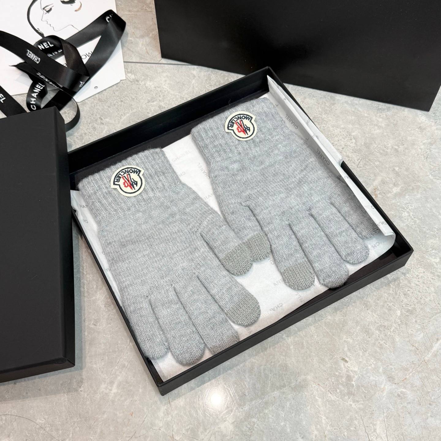 MONCLER モンクレール 手袋 ニット 防寒 保温 スマホ対応 グローブ 秋冬 ギフト グレー ホワイト - 画像 2