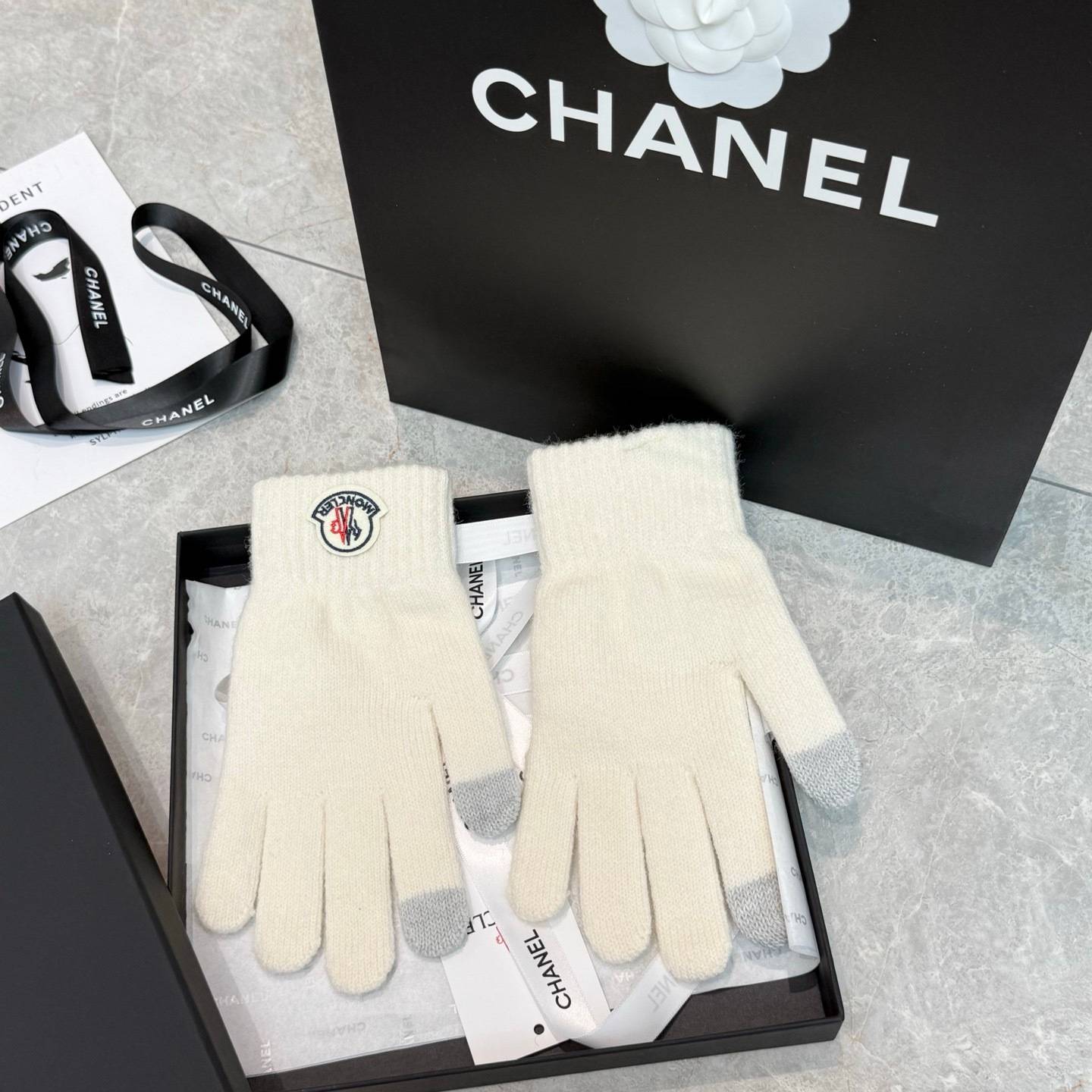 MONCLER モンクレール 手袋 ニット 防寒 保温 スマホ対応 グローブ 秋冬 ギフト グレー ホワイト - 画像 3