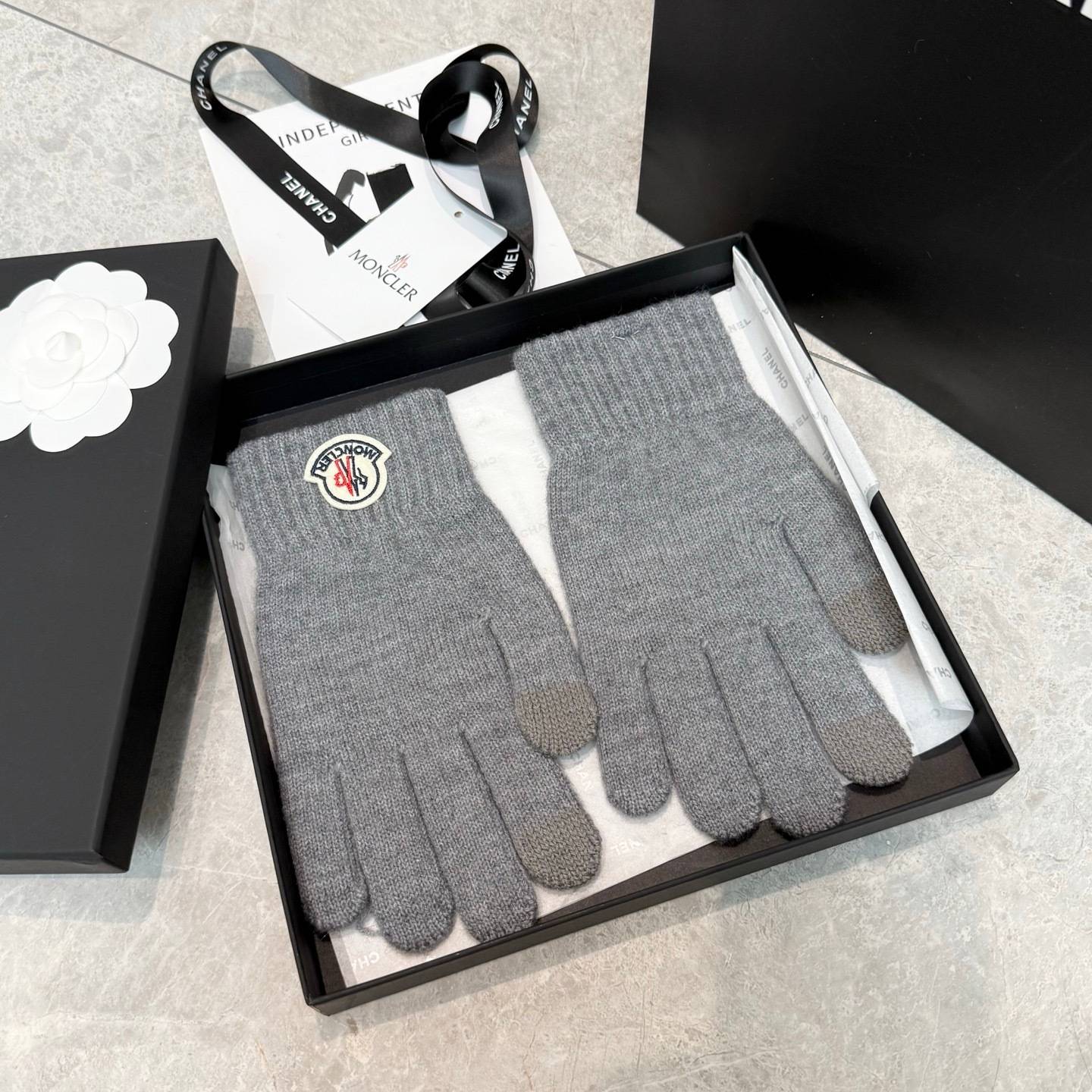 MONCLER モンクレール 手袋 ニット 防寒 保温 スマホ対応 グローブ 秋冬 ギフト グレー ホワイト - 画像 7