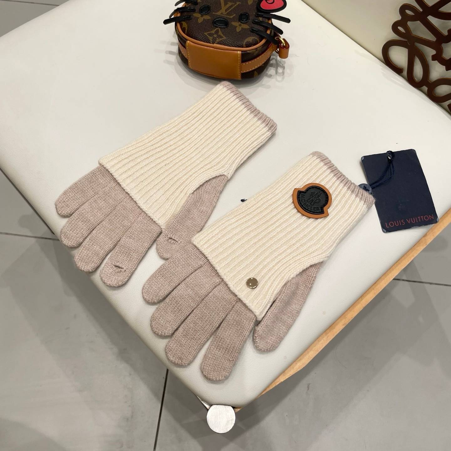 MONCLER モンクレール 革手袋 本革 タッチパネル対応 裏起毛 防寒 レディース ギフト ブラック ベージュ - 画像 9
