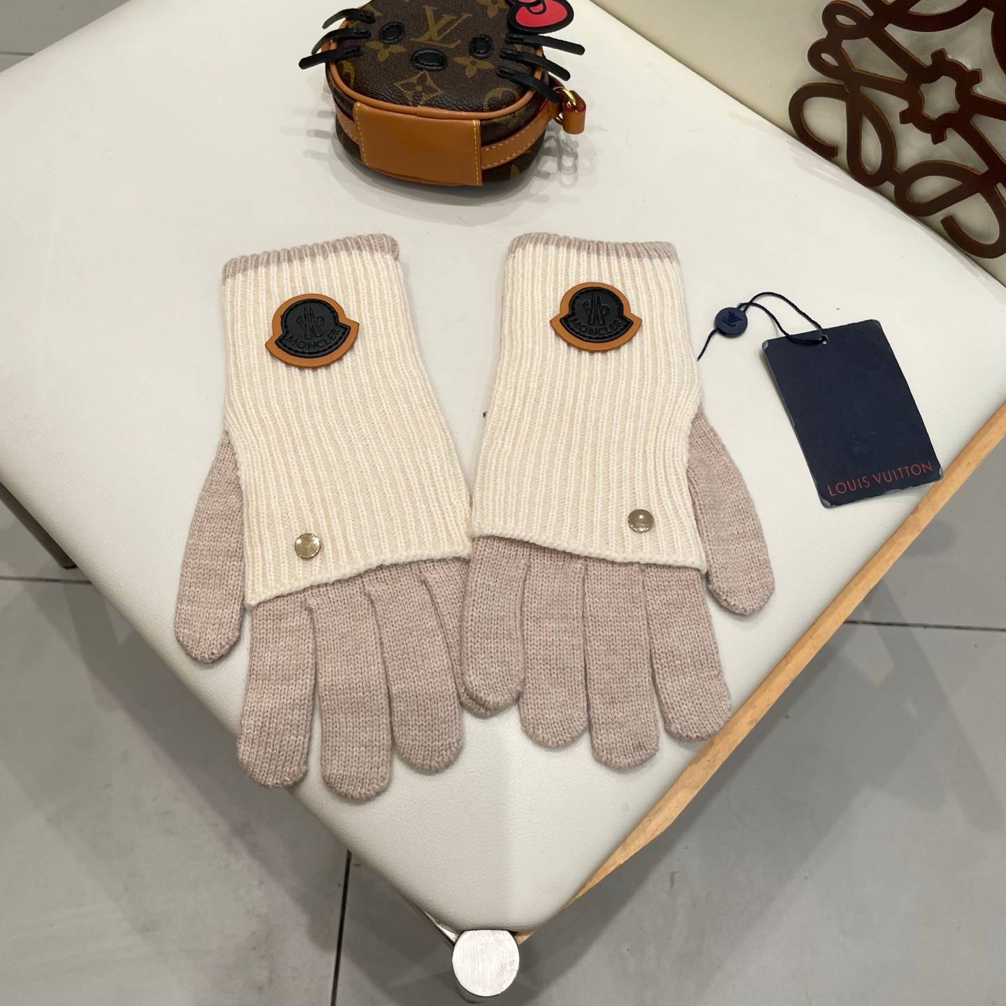 MONCLER モンクレール 革手袋 本革 タッチパネル対応 裏起毛 防寒 レディース ギフト ブラック ベージュ - 画像 10