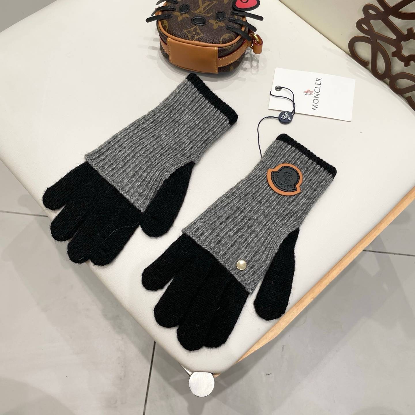 MONCLER モンクレール 革手袋 本革 タッチパネル対応 裏起毛 防寒 レディース ギフト ブラック ベージュ - 画像 12