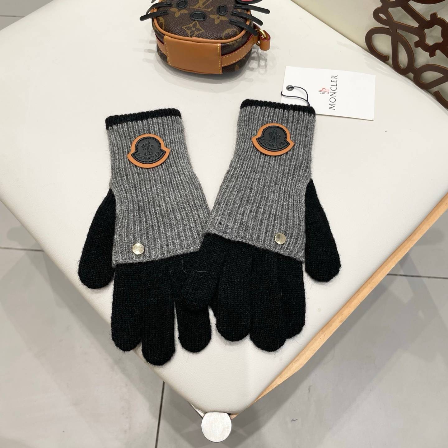 MONCLER モンクレール 革手袋 本革 タッチパネル対応 裏起毛 防寒 レディース ギフト ブラック ベージュ - 画像 13
