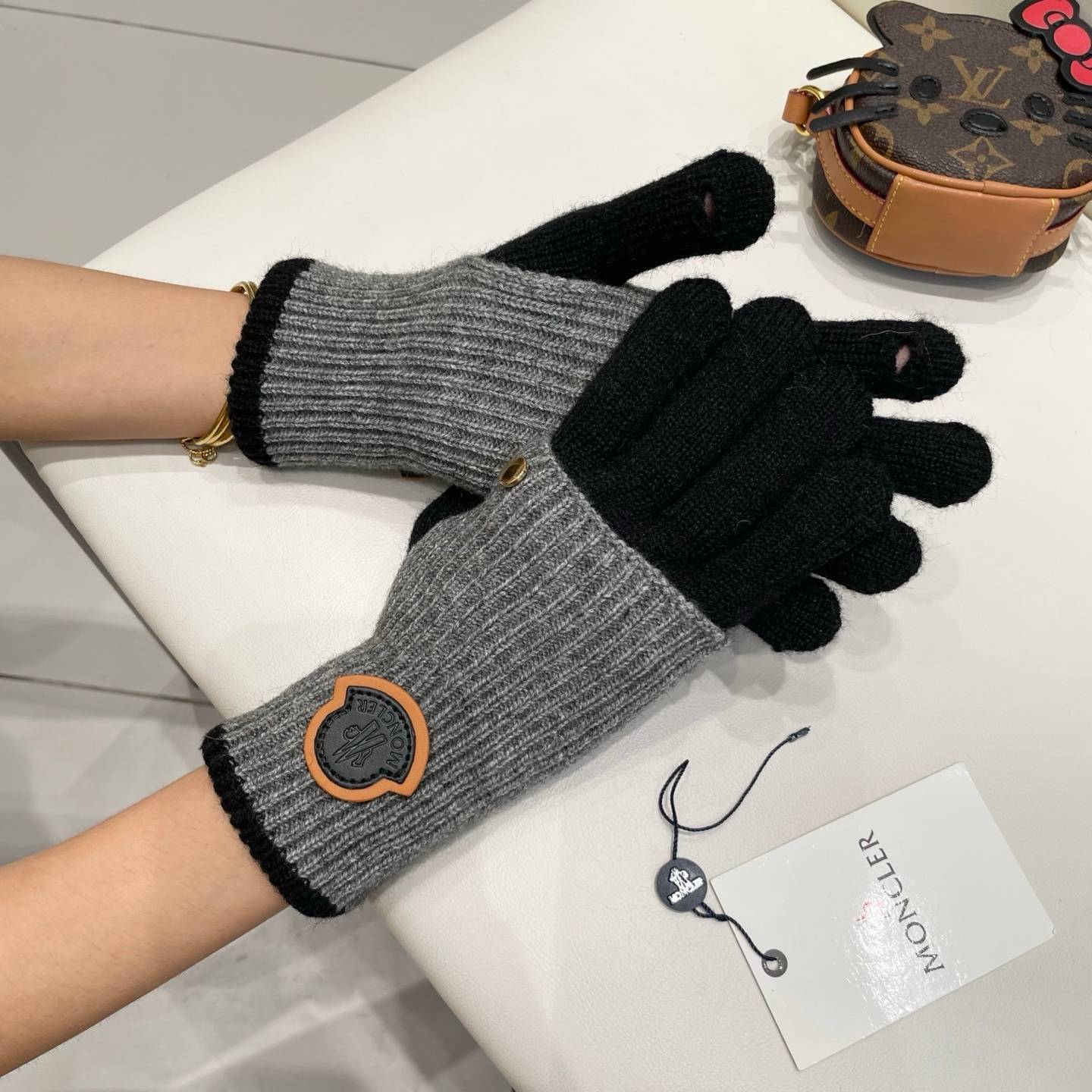 MONCLER モンクレール 革手袋 本革 タッチパネル対応 裏起毛 防寒 レディース ギフト ブラック ベージュ - 画像 14