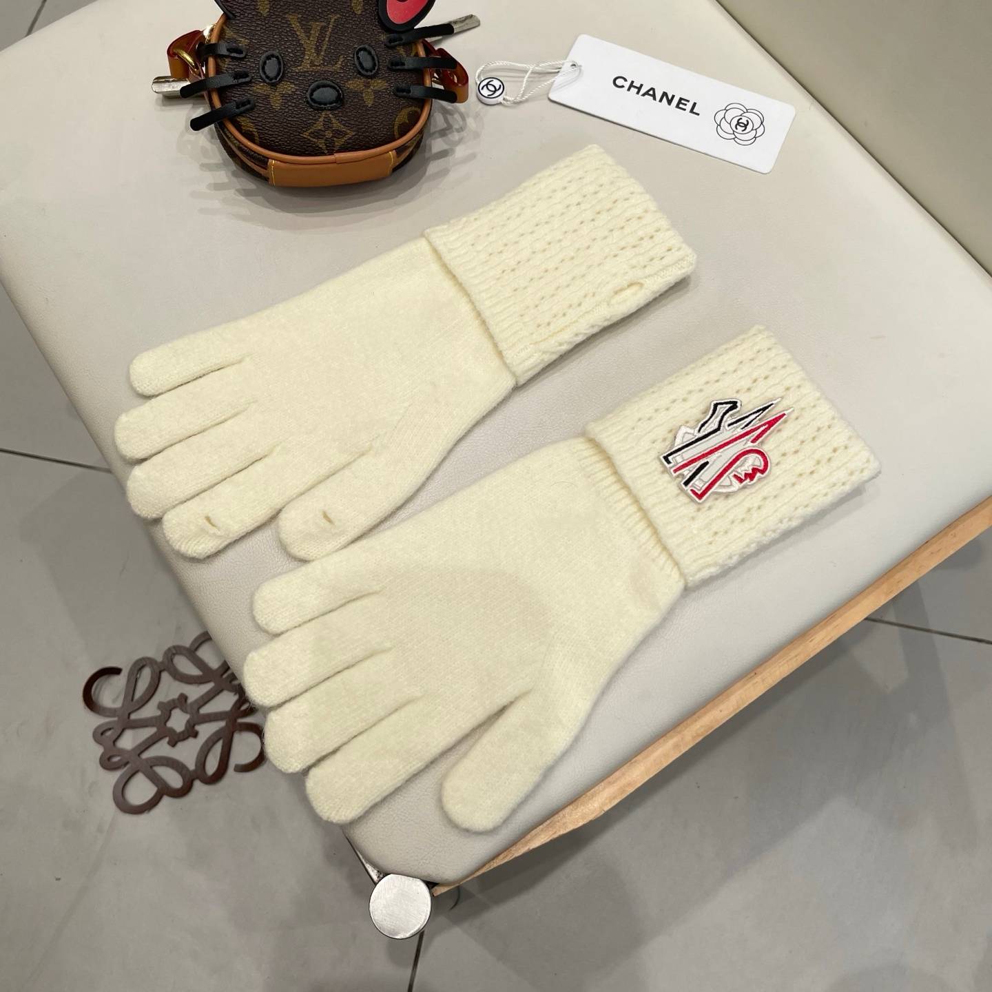 CHANEL シャネル レディース 手袋 カシミヤ混 スマホ対応 防寒 おしゃれ ホワイト