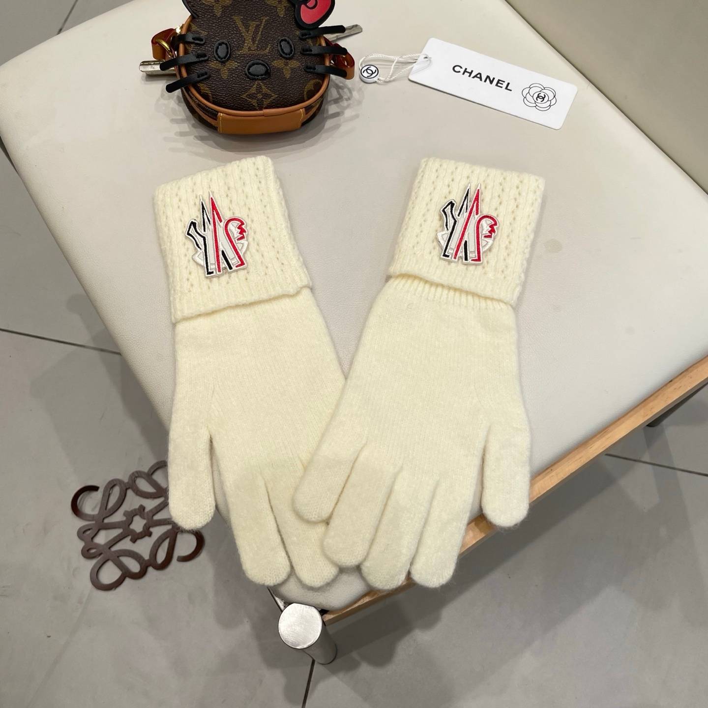 CHANEL シャネル レディース 手袋 カシミヤ混 スマホ対応 防寒 おしゃれ ホワイト - 画像 2