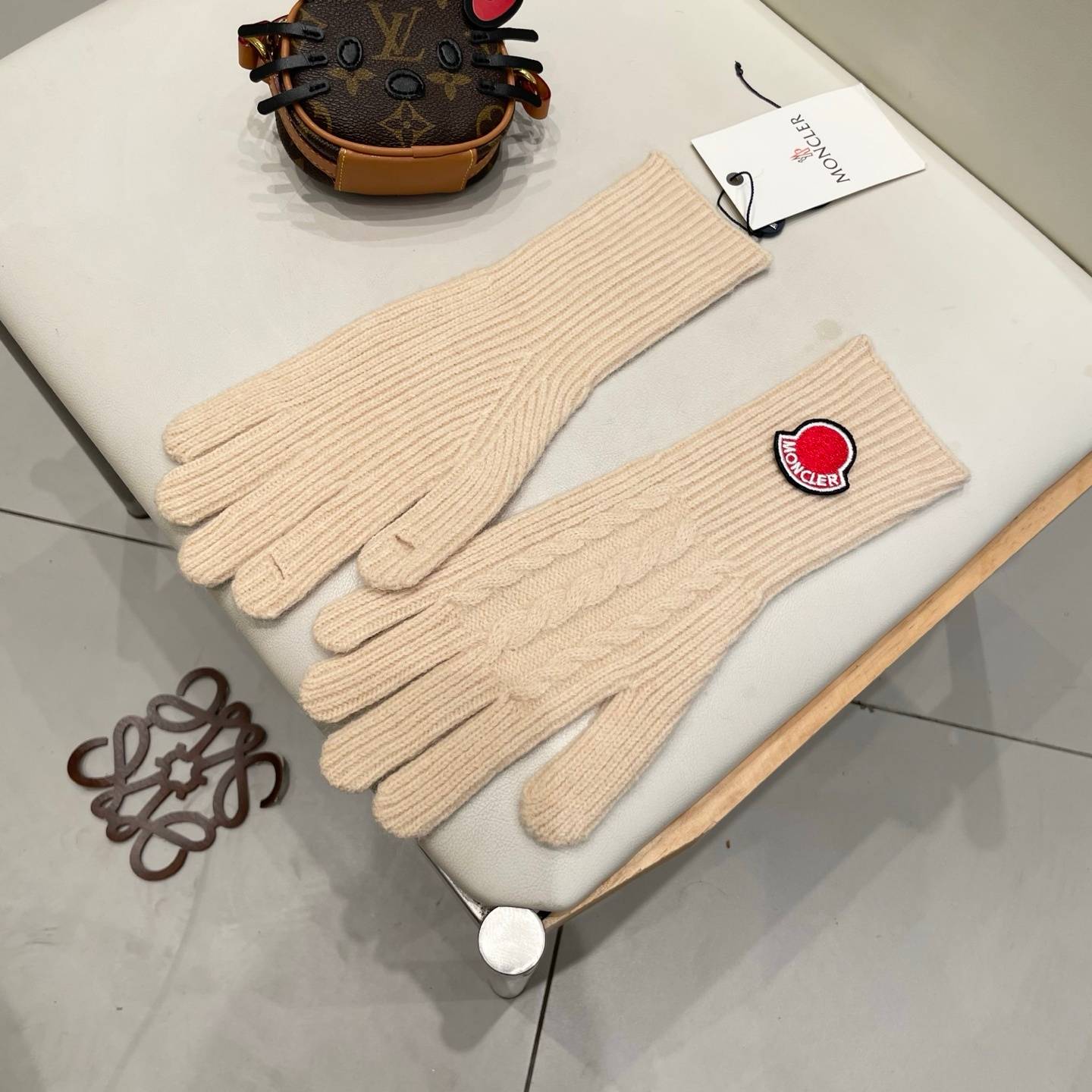MONCLER モンクレール レディース 手袋 長手袋 ニット手袋 防寒 秋冬 高級感 おしゃれ 冬物 アウター ベージュ - 画像 2