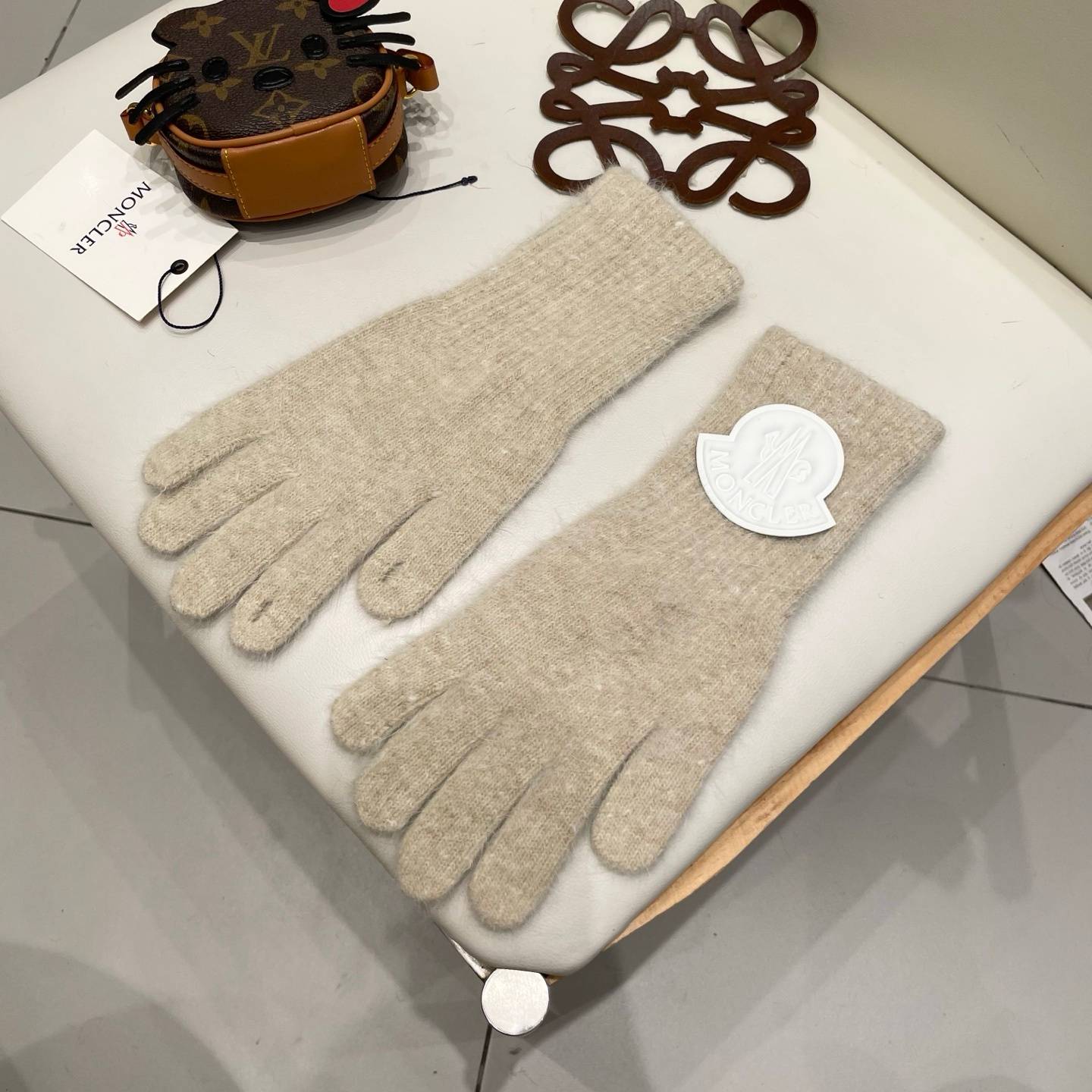 MONCLER モンクレール レディース 手袋 長手袋 ニット手袋 防寒 秋冬 高級感 おしゃれ 冬物 アウター ベージュ - 画像 8