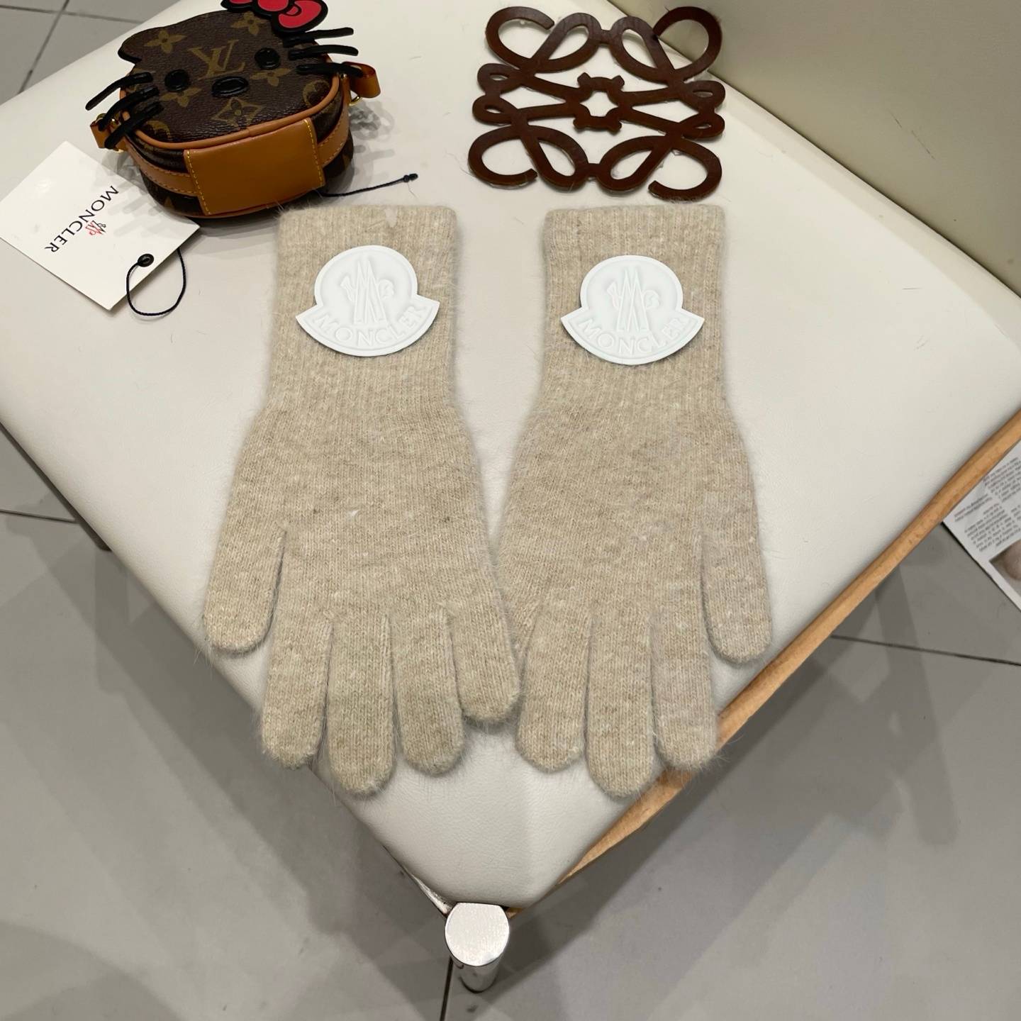 MONCLER モンクレール レディース 手袋 長手袋 ニット手袋 防寒 秋冬 高級感 おしゃれ 冬物 アウター ベージュ - 画像 9