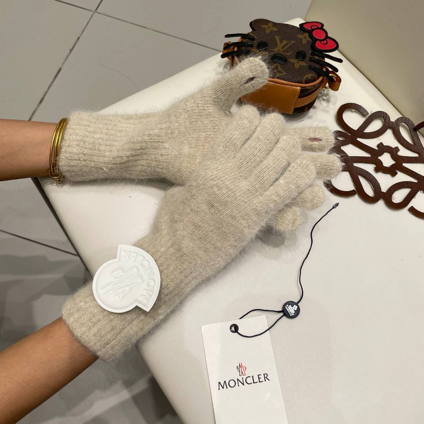 MONCLER モンクレール レディース 手袋 長手袋 ニット手袋 防寒 秋冬 高級感 おしゃれ 冬物 アウター ベージュ - 画像 10