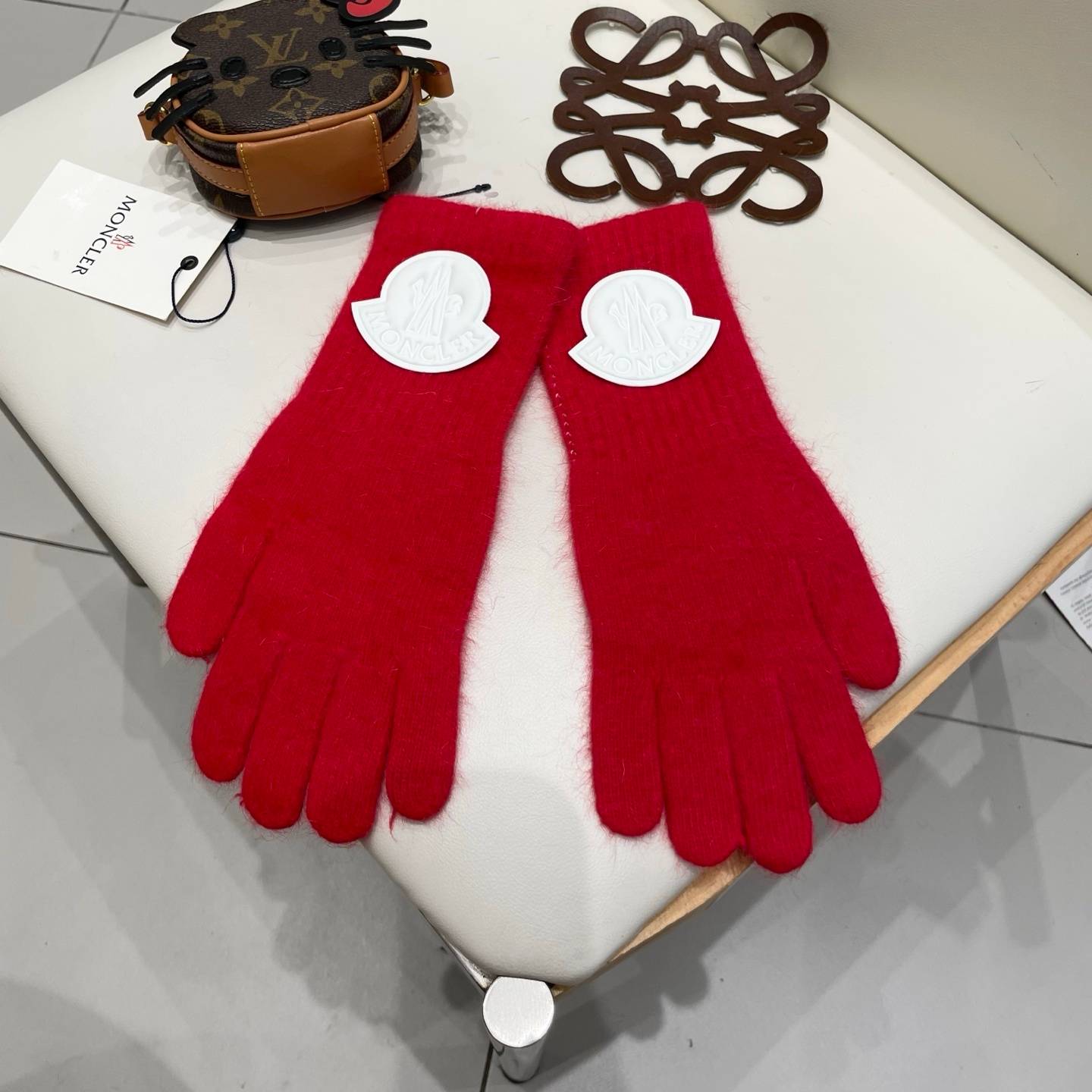 MONCLER モンクレール レディース 手袋 ニット手袋 長め パッチ 防寒 保温 高級 レッド - 画像 2