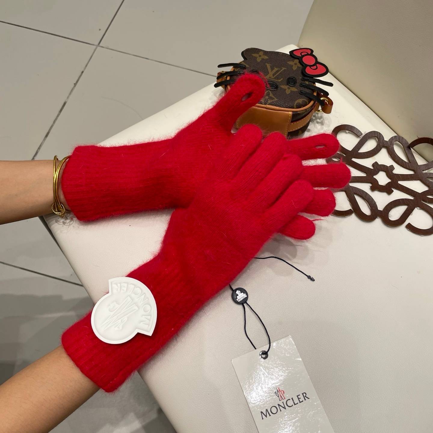 MONCLER モンクレール レディース 手袋 ニット手袋 長め パッチ 防寒 保温 高級 レッド - 画像 3