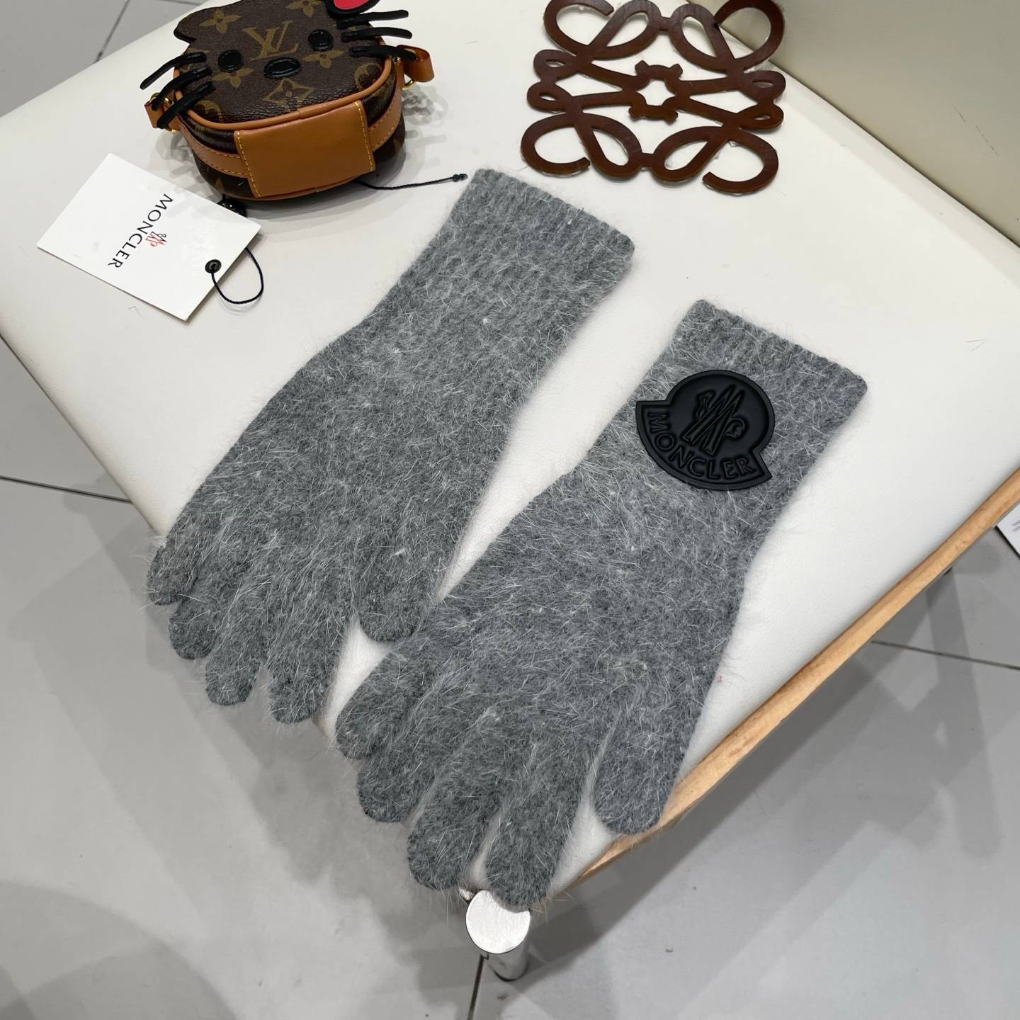MONCLER モンクレール レディース 手袋 ニット手袋 長め パッチ 防寒 保温 高級 レッド - 画像 4