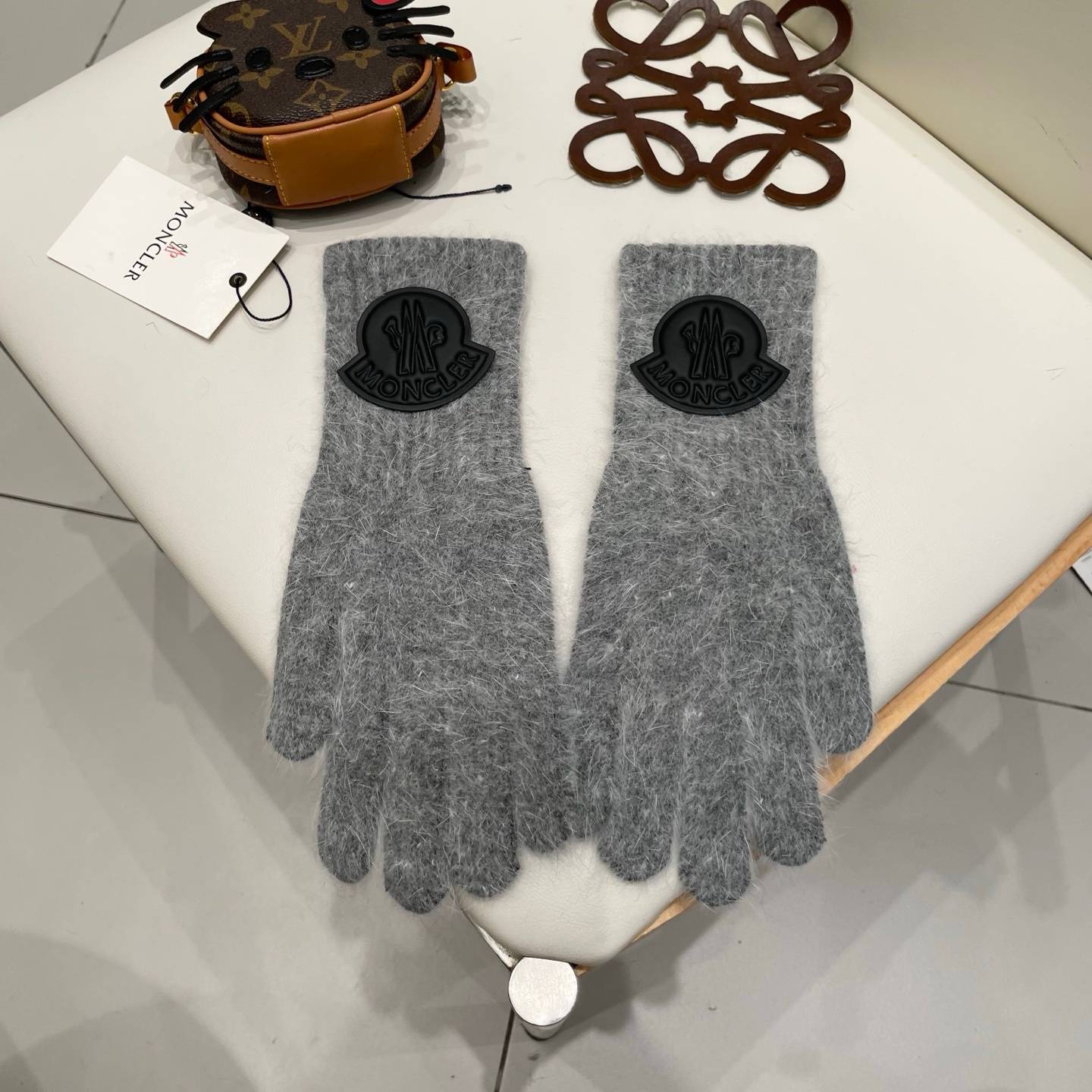 MONCLER モンクレール レディース 手袋 ニット手袋 長め パッチ 防寒 保温 高級 レッド - 画像 5