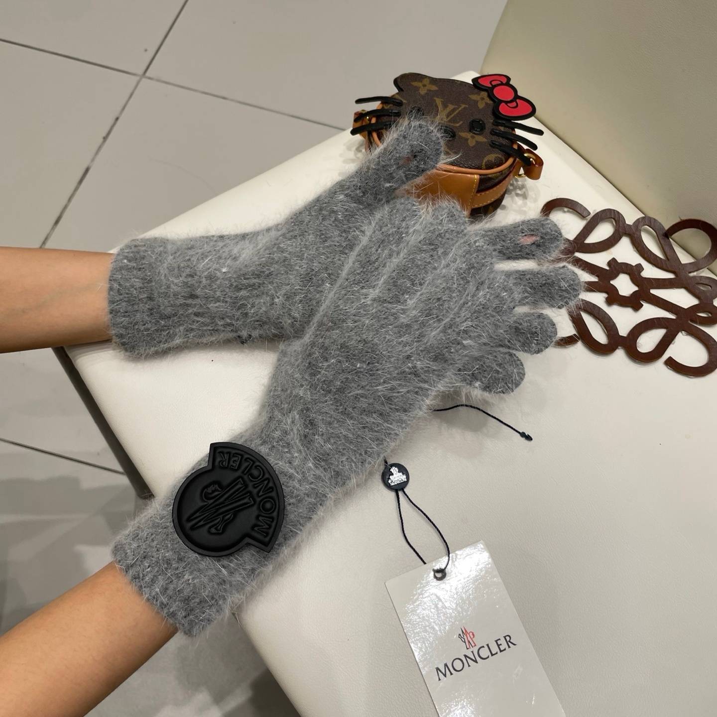 MONCLER モンクレール レディース 手袋 ニット手袋 長め パッチ 防寒 保温 高級 レッド - 画像 6