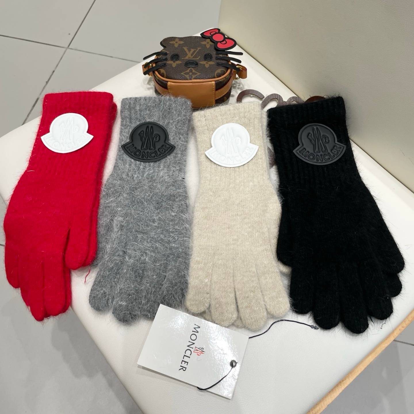 MONCLER モンクレール レディース 手袋 ニット手袋 長め パッチ 防寒 保温 高級 レッド - 画像 7