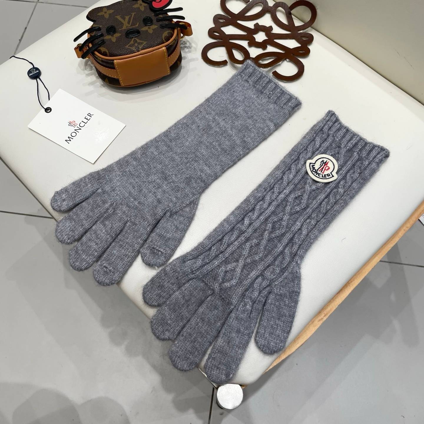 MONCLER モンクレール レディース 手袋 ニット手袋 長め パッチ 防寒 保温 高級 レッド - 画像 8