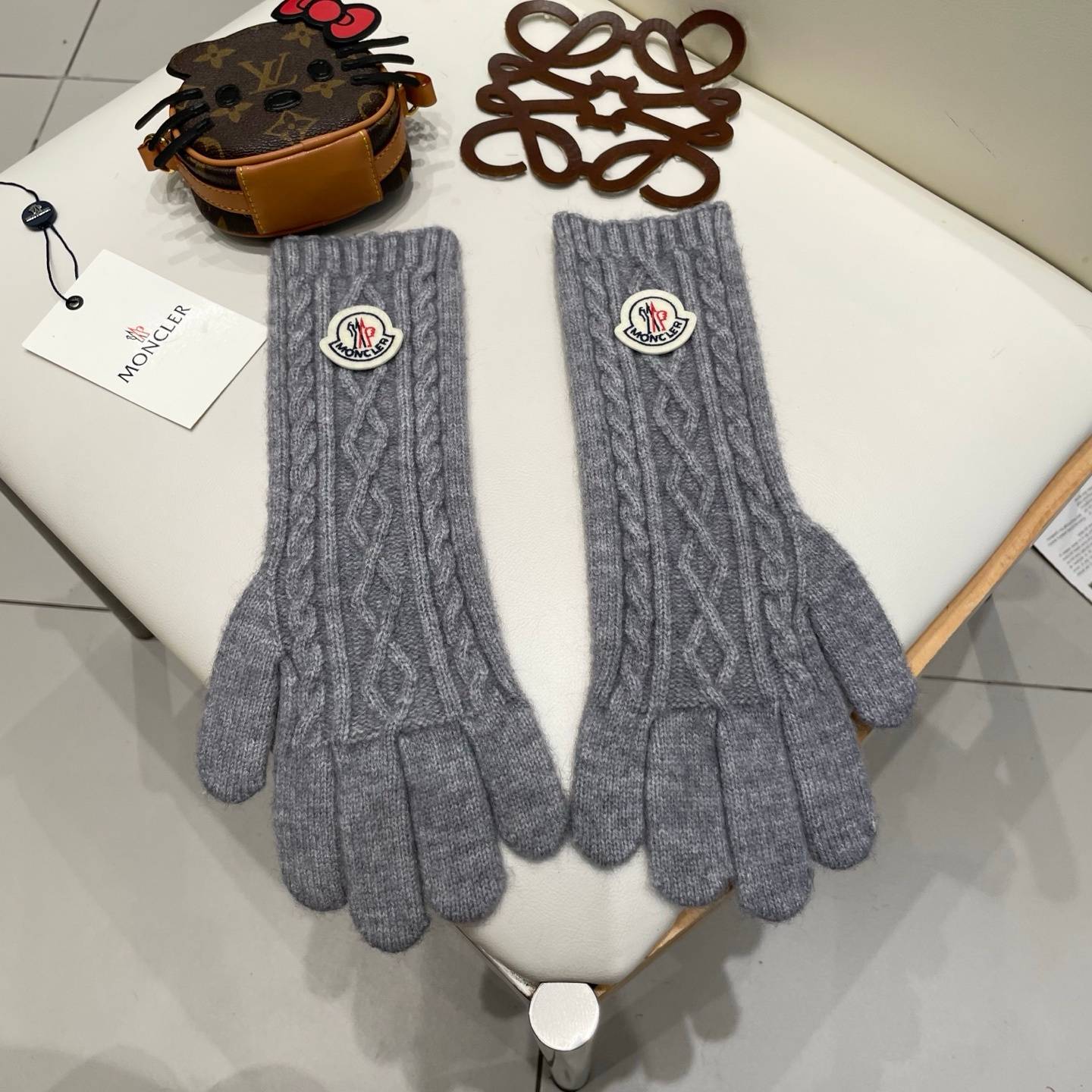 MONCLER モンクレール レディース 手袋 ニット手袋 長め パッチ 防寒 保温 高級 レッド - 画像 9