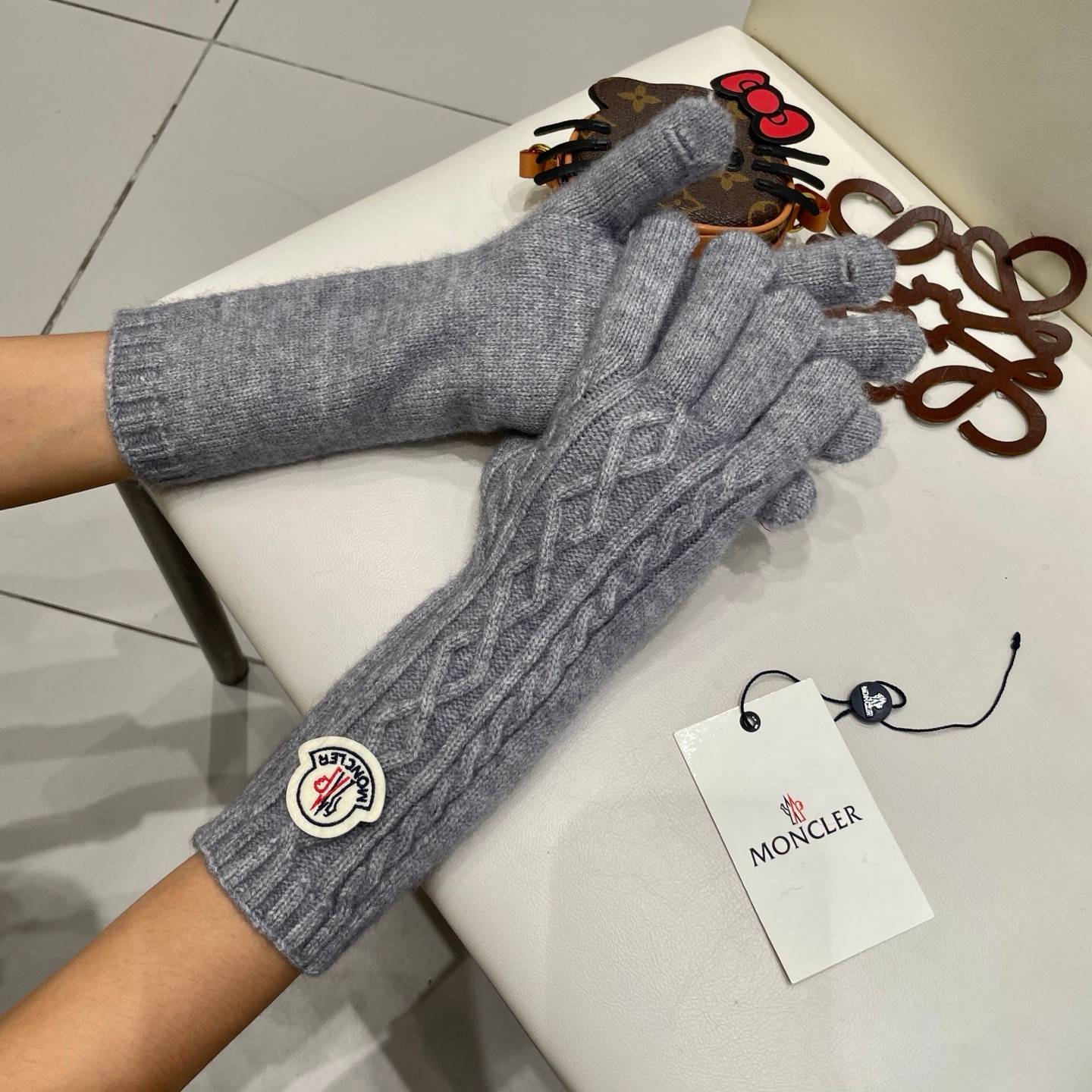 MONCLER モンクレール レディース 手袋 ニット手袋 長め パッチ 防寒 保温 高級 レッド - 画像 10