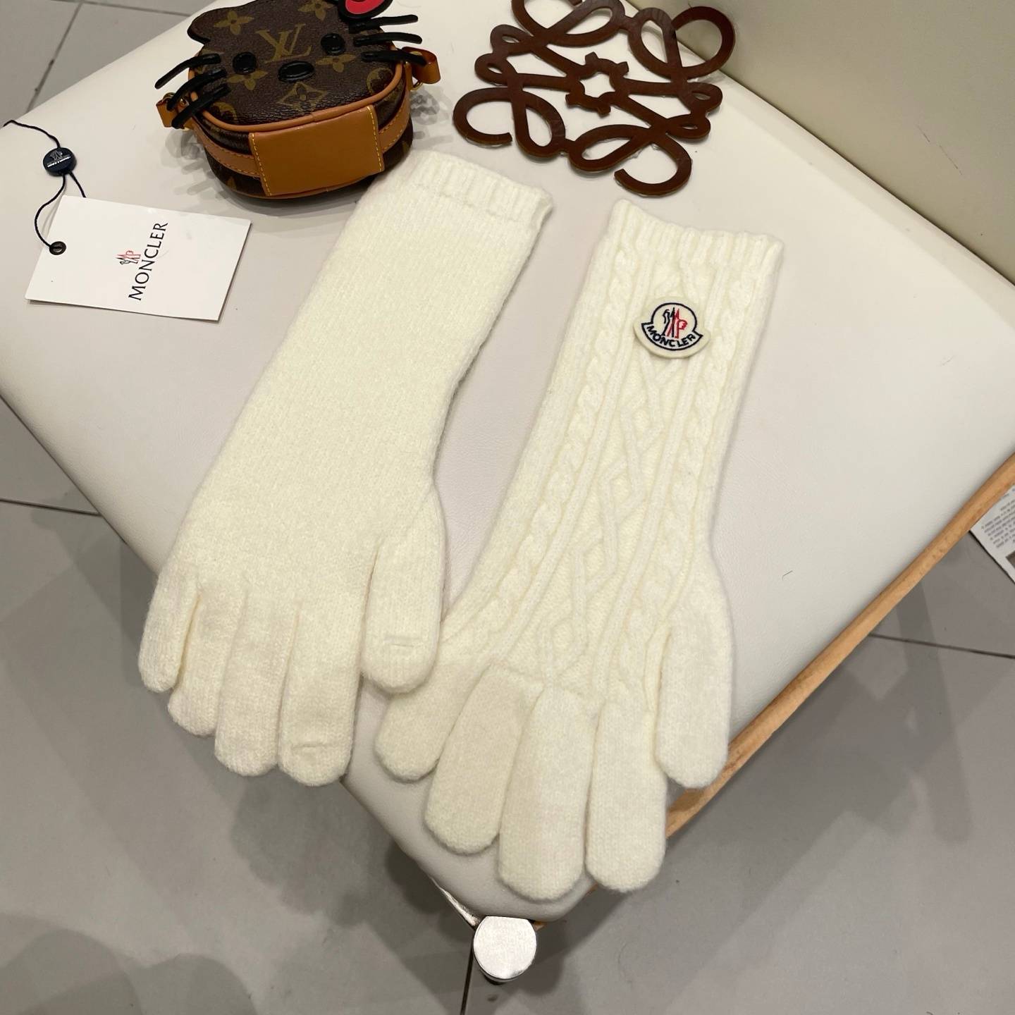 MONCLER モンクレール レディース 手袋 ニット手袋 長め パッチ 防寒 保温 高級 レッド - 画像 11