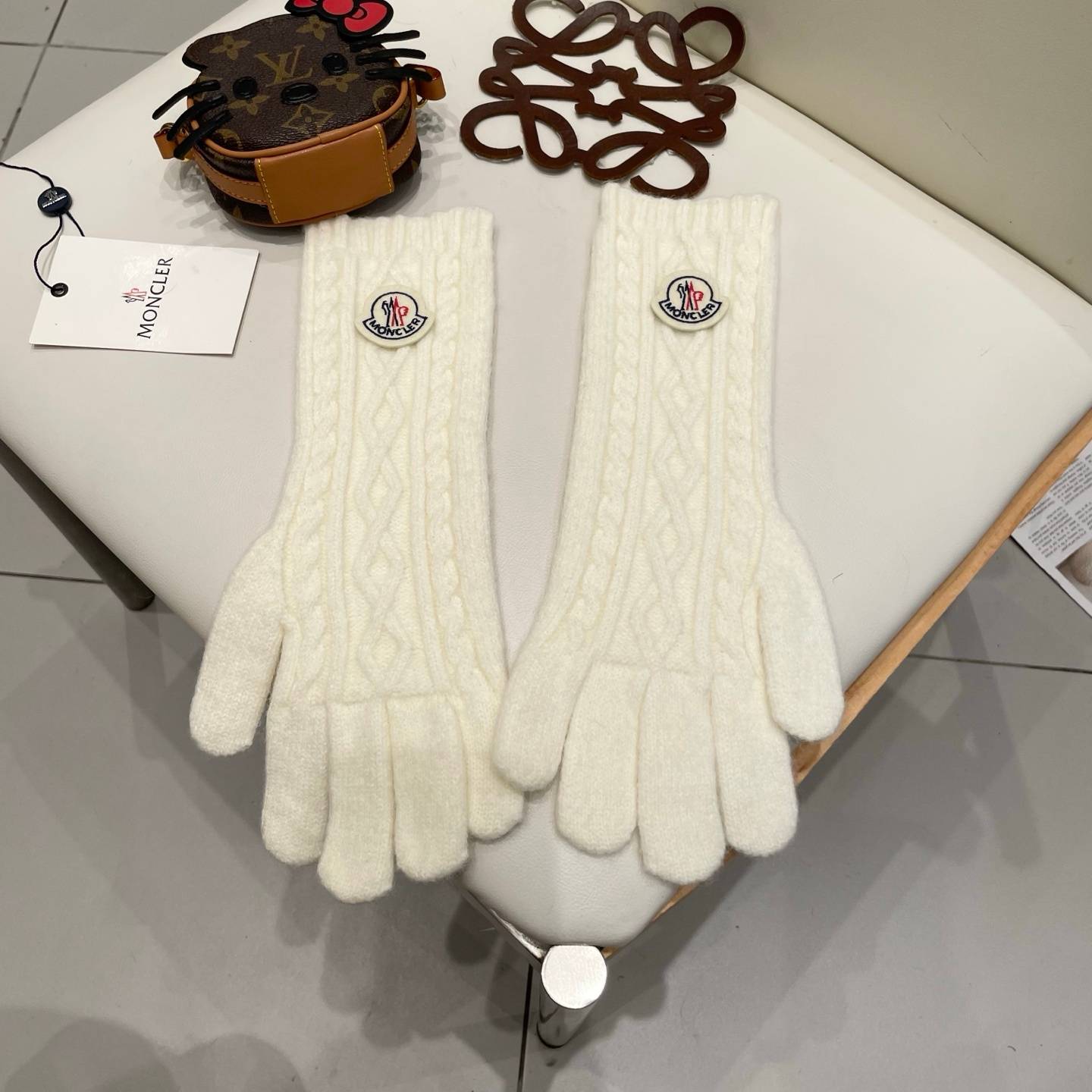 MONCLER モンクレール レディース 手袋 ニット手袋 長め パッチ 防寒 保温 高級 レッド - 画像 12