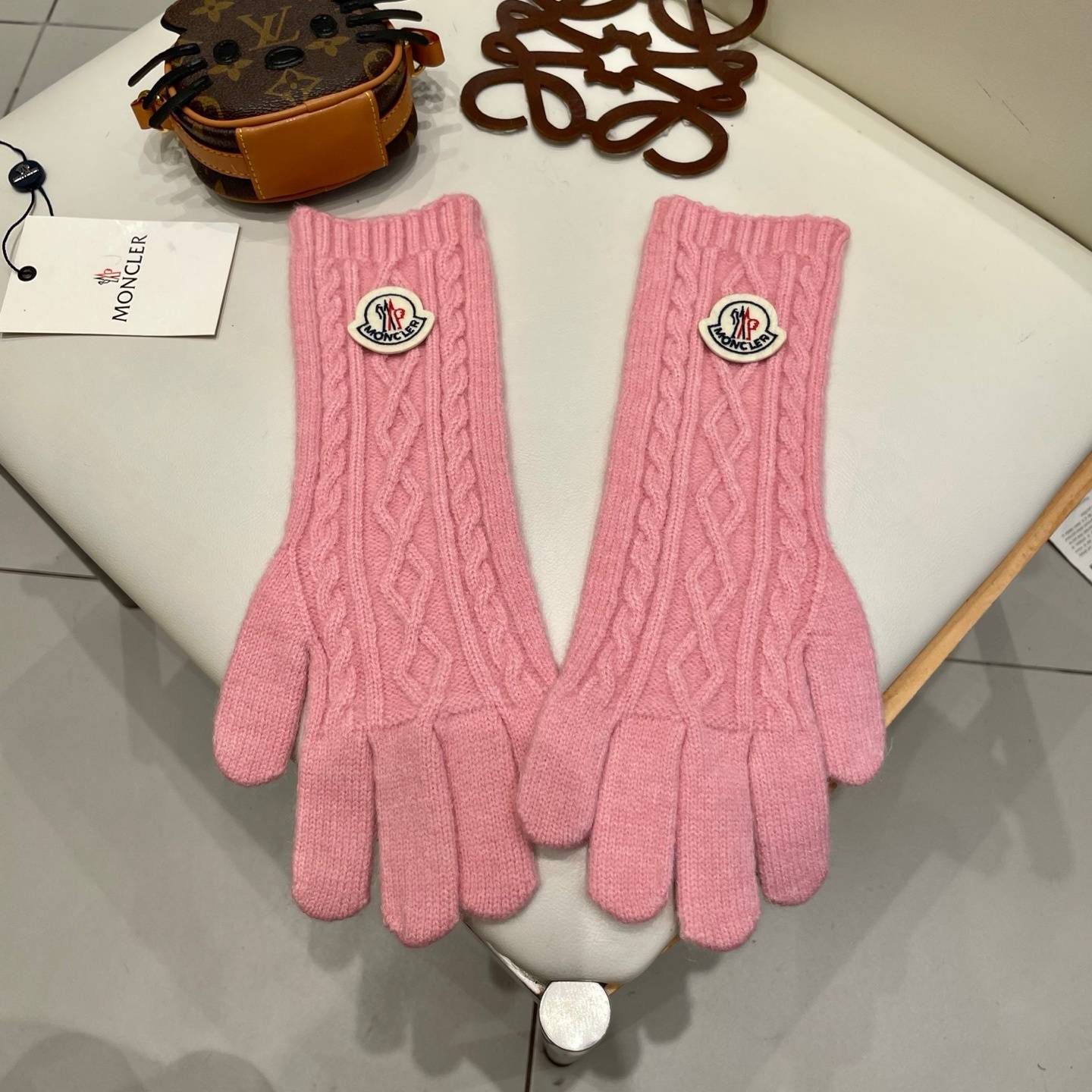 MONCLER モンクレール レディース 手袋 ニット手袋 長め パッチ 防寒 保温 高級 レッド - 画像 15