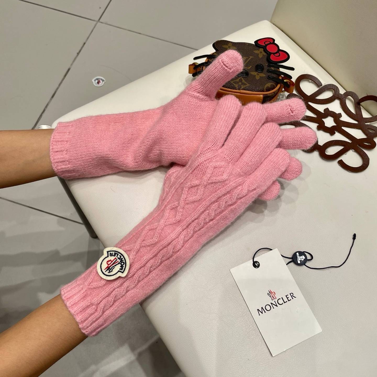 MONCLER モンクレール レディース 手袋 ニット手袋 長め パッチ 防寒 保温 高級 レッド - 画像 16