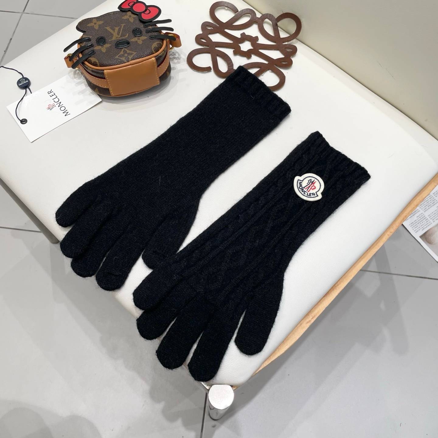 MONCLER モンクレール レディース 手袋 ニット手袋 長め パッチ 防寒 保温 高級 レッド - 画像 17